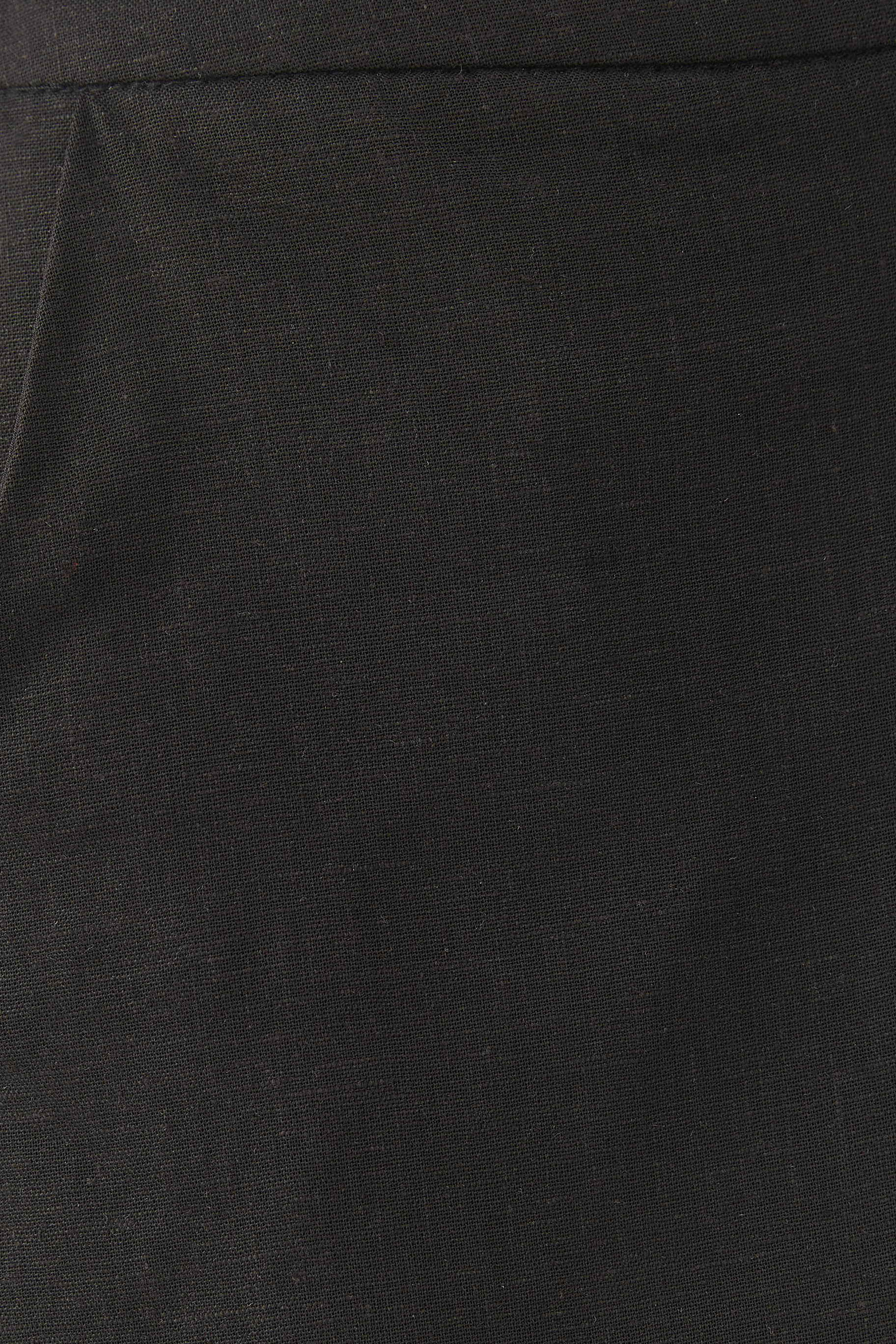 Linen High-waisted Shorts in Black