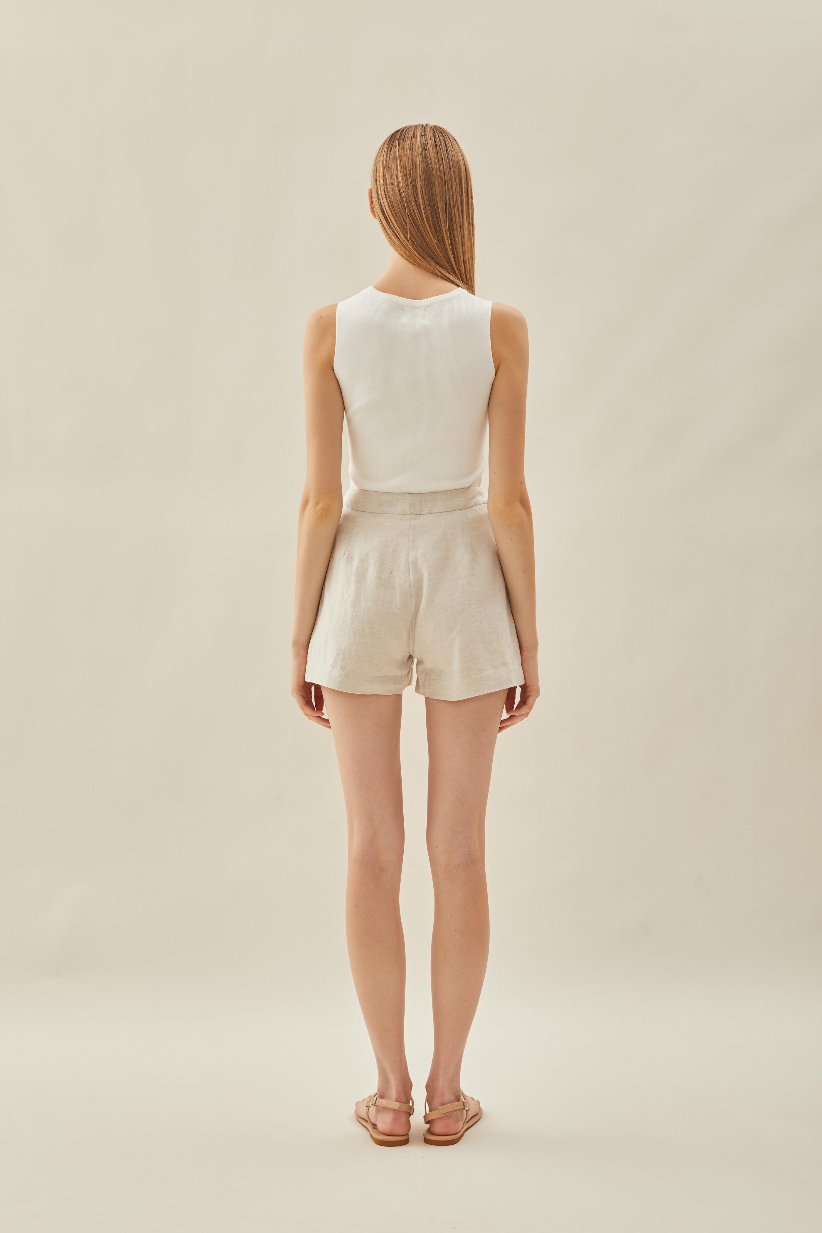 Relaxed Linen Shorts in Natural