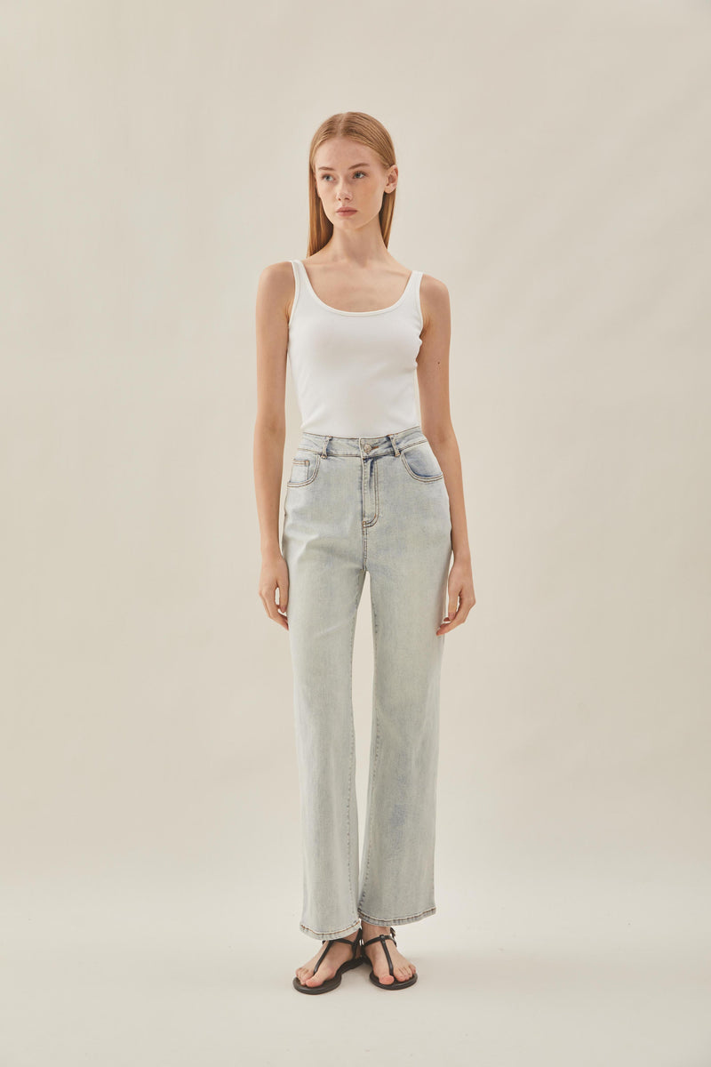 STUDIOS High Rise Straight Cut Stretch Jeans in Light Wash
