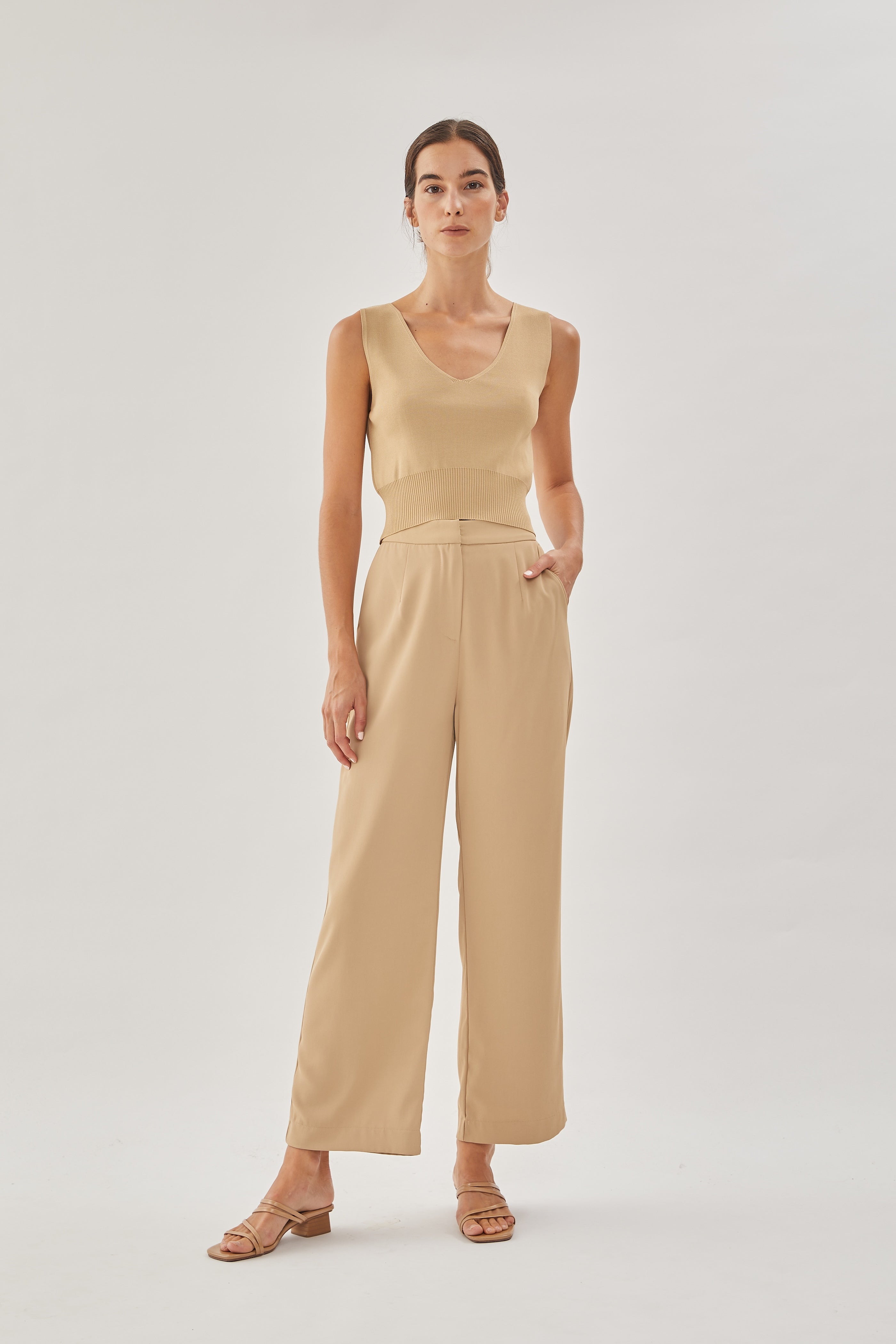 Sweater Cropped Knit Vest in Camel