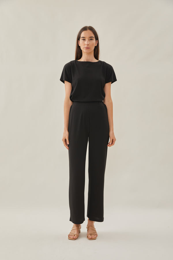 Classic Relaxed Pants in Black