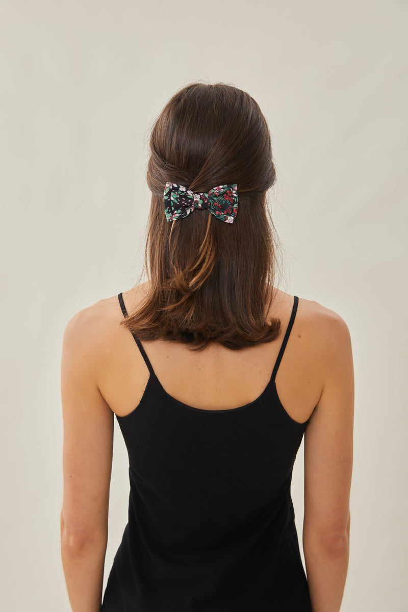 Bow Clip in Wild
