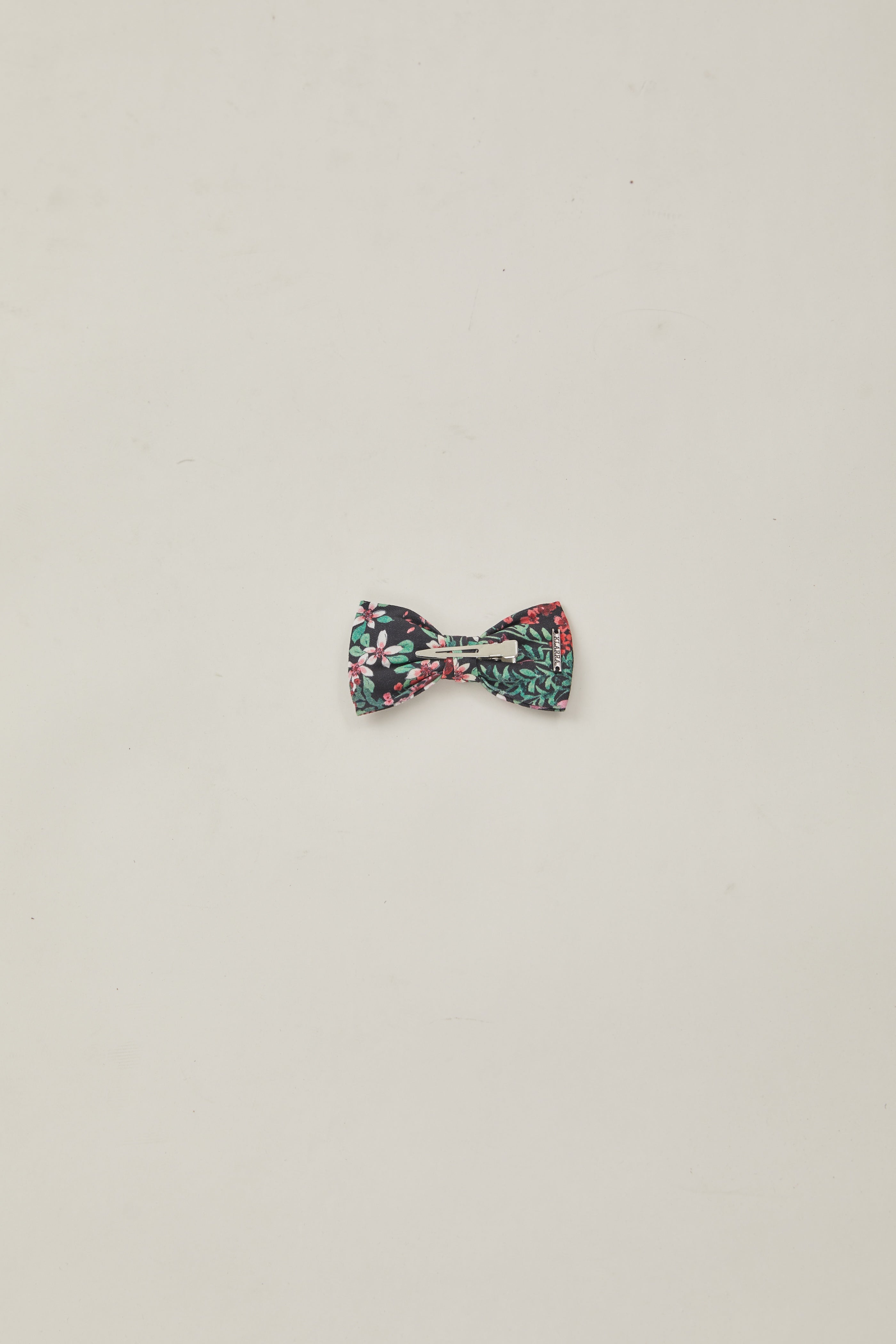 Bow Clip in Wild