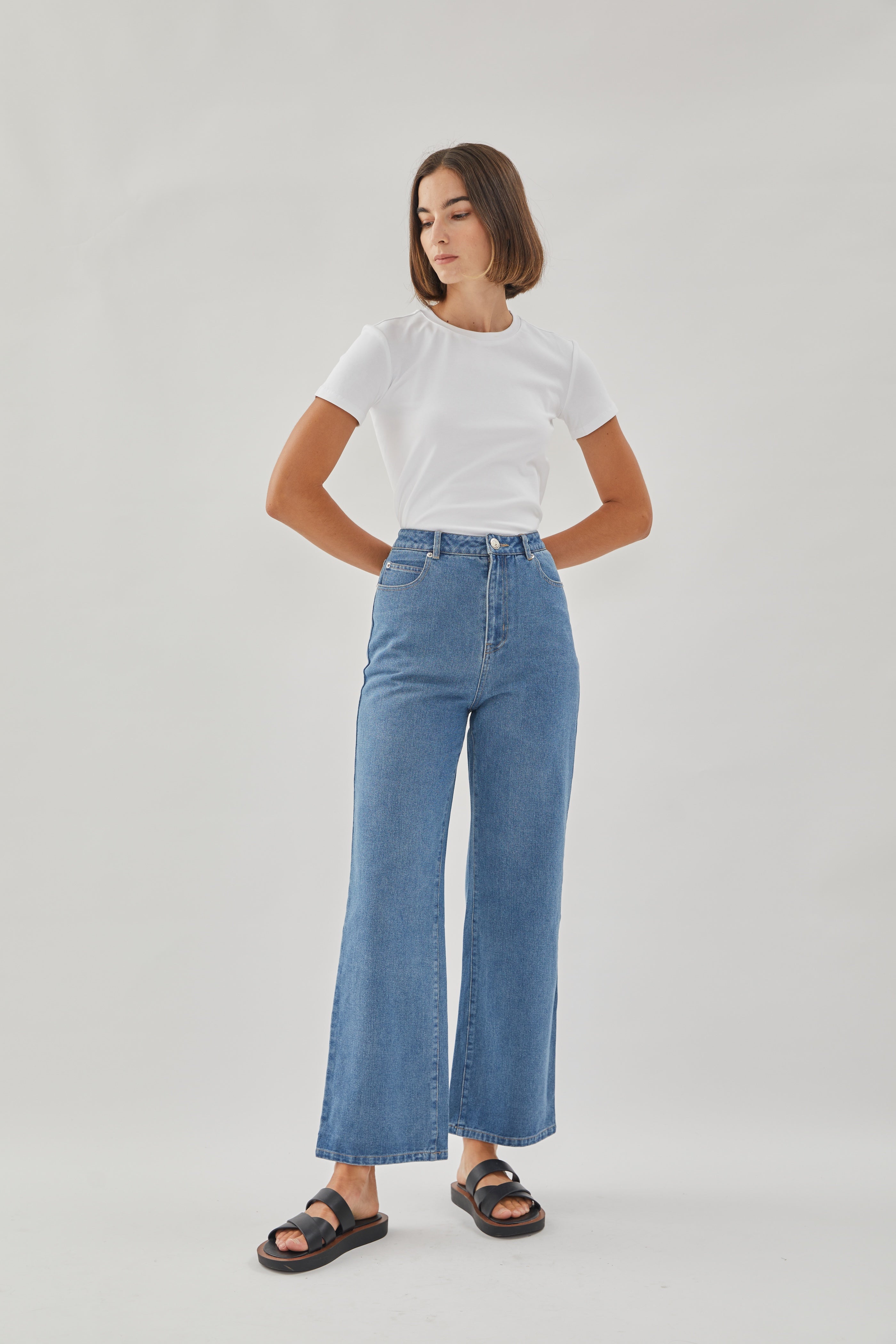 Studios High Rise Straight Cut Jeans in Midwash