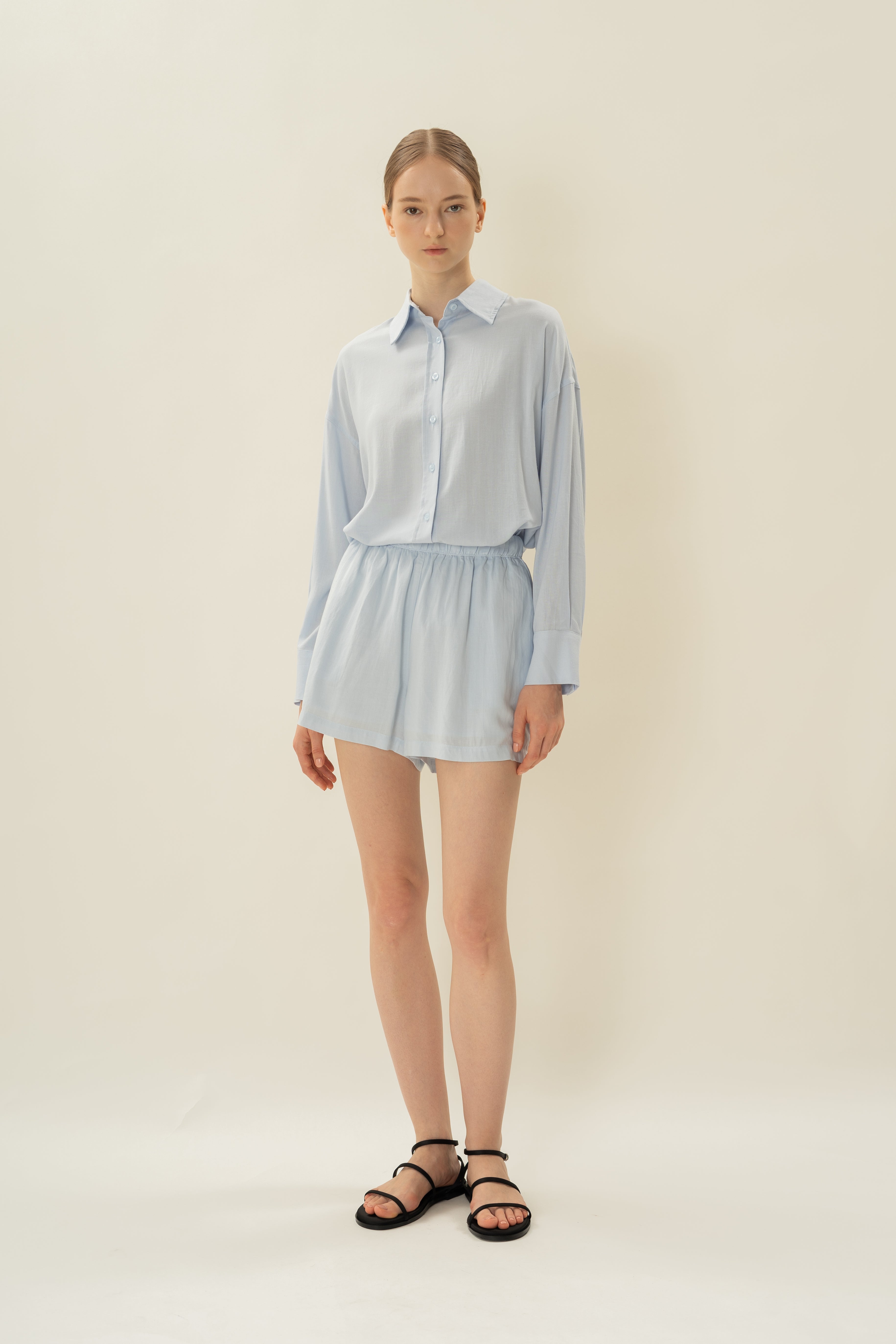 Linen Gathered Waist Shorts in Mist Blue