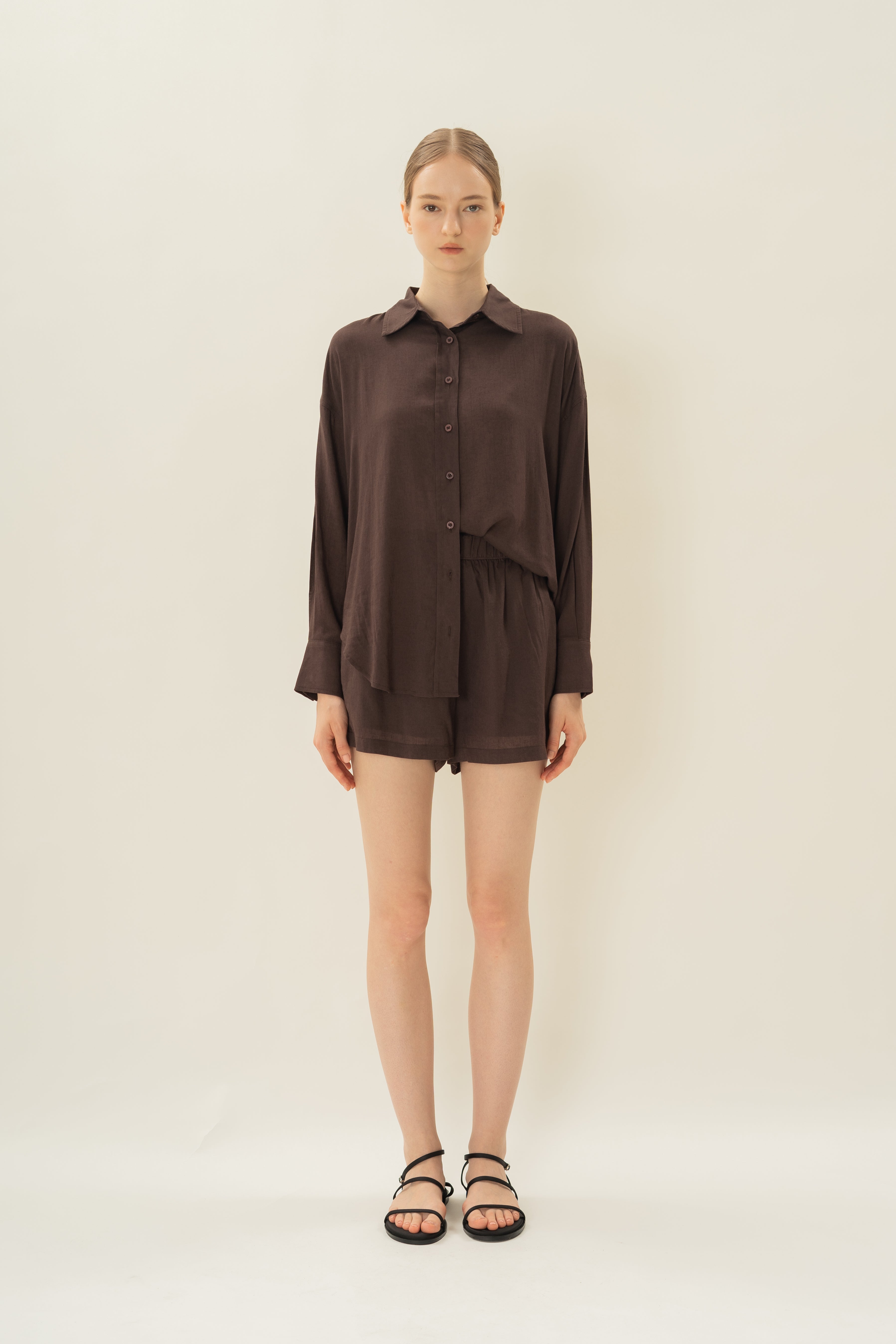 Linen Gathered Waist Shorts in Umber