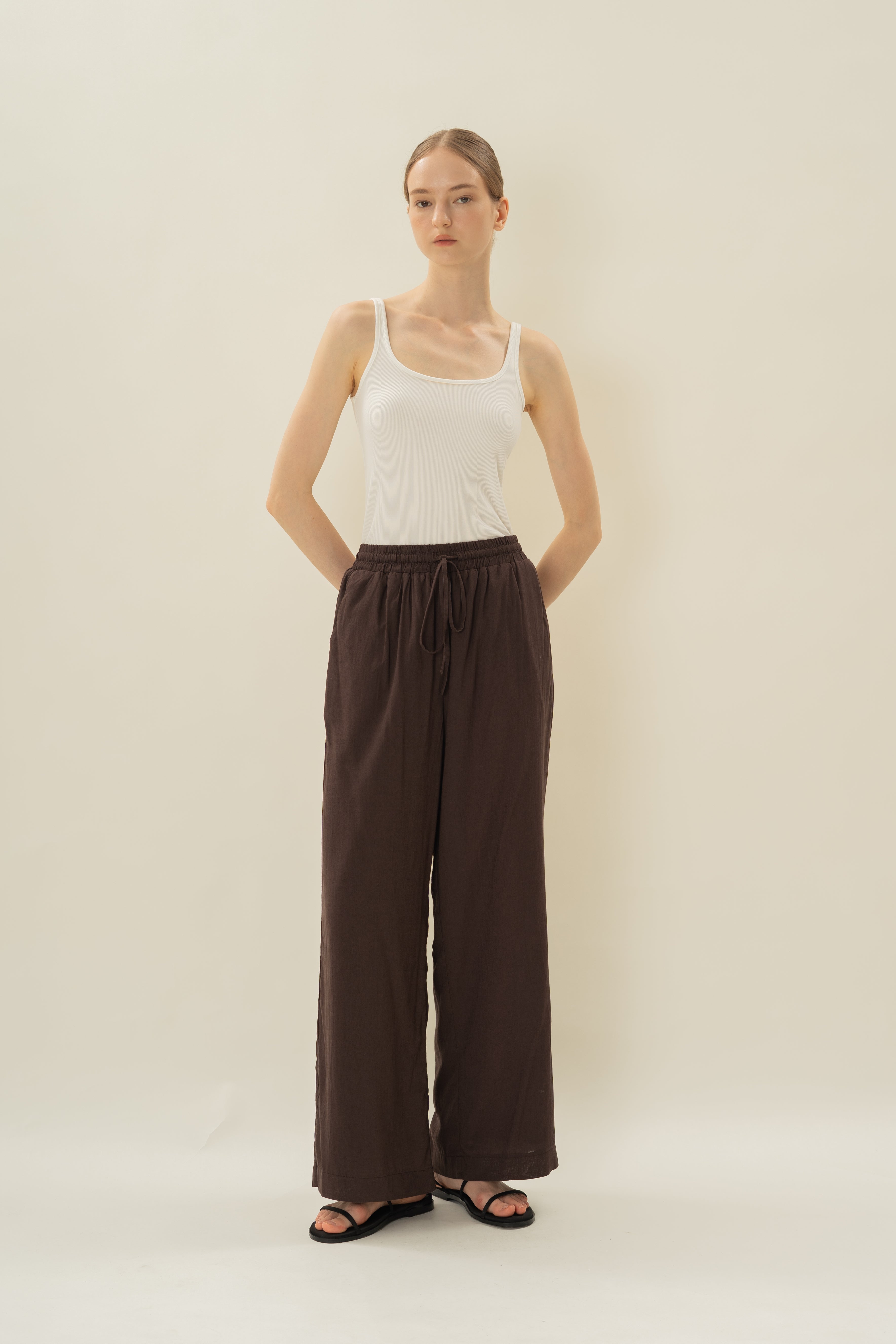 Linen Gathered Waist Pants in Umber