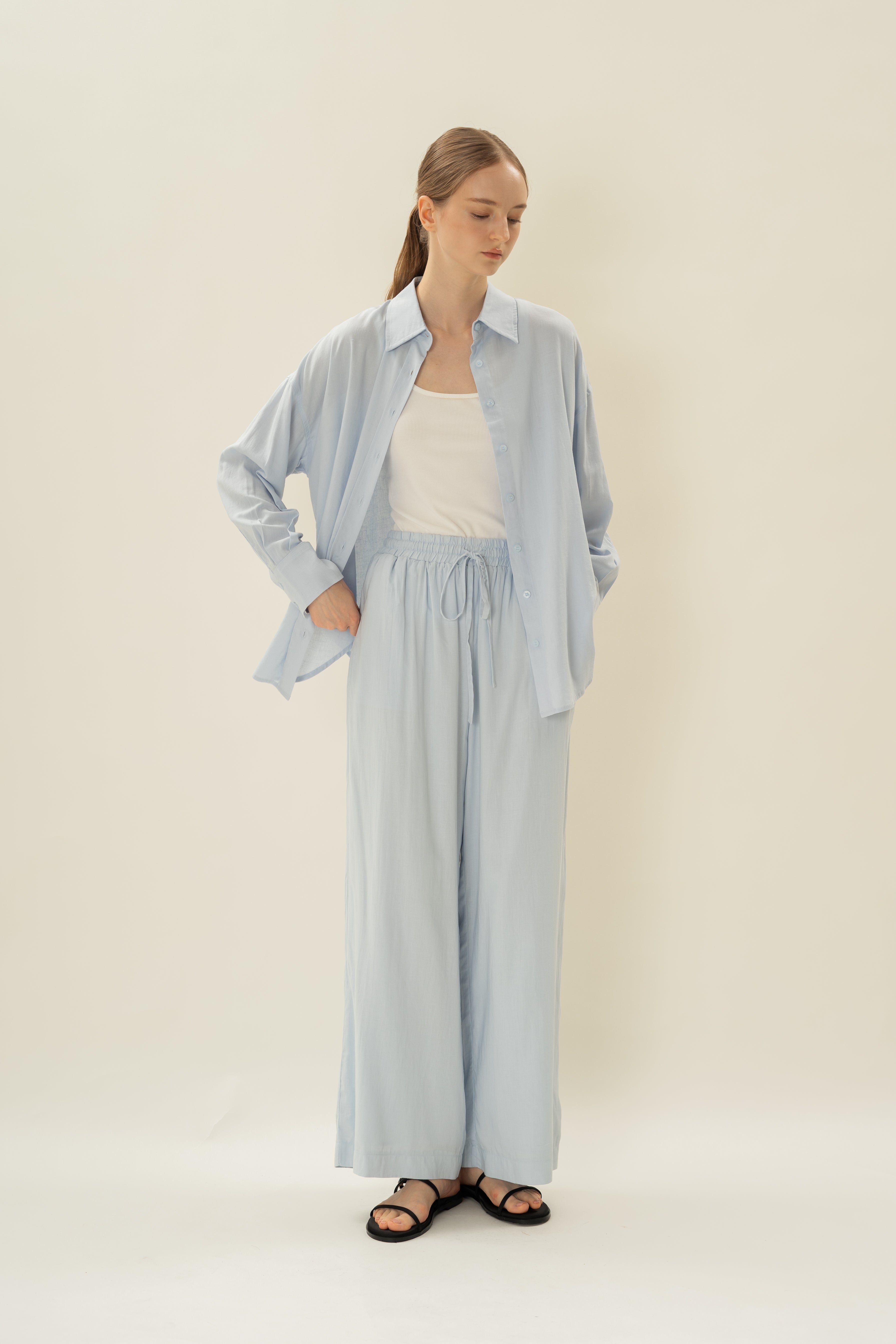 Linen Gathered Waist Pants in Mist Blue