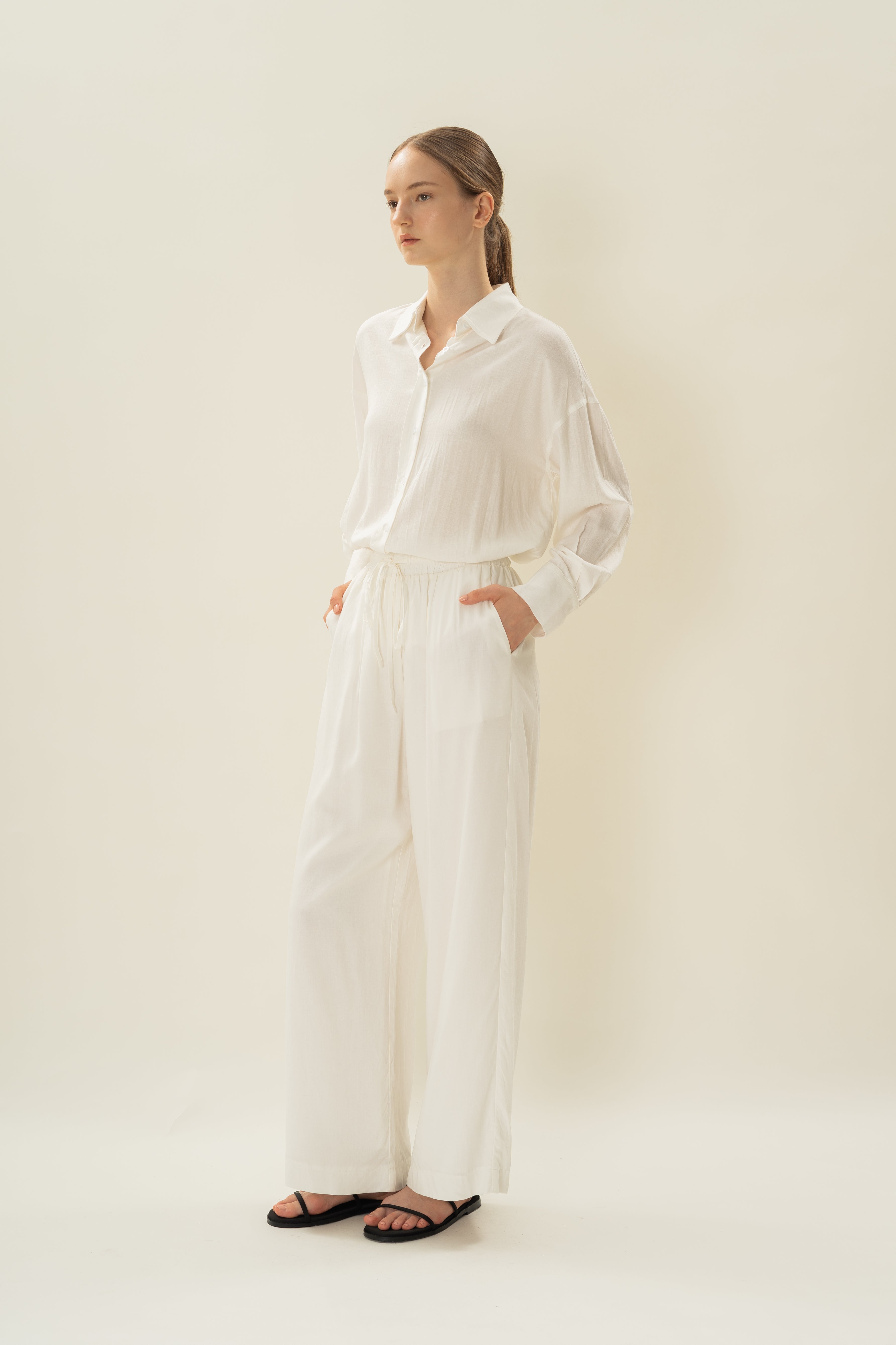 Linen Gathered Waist Pants in White