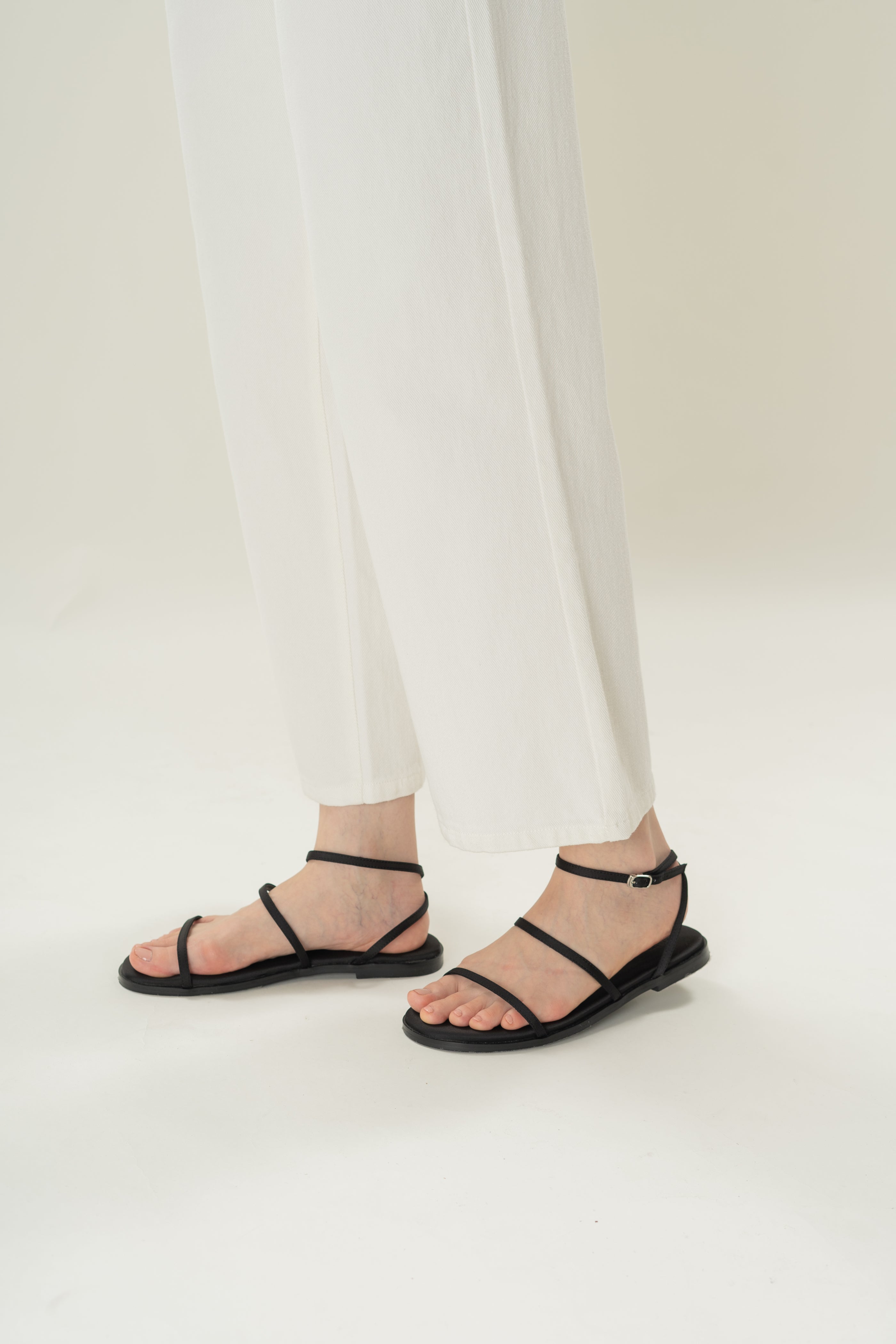 Lyla Sandals in Black