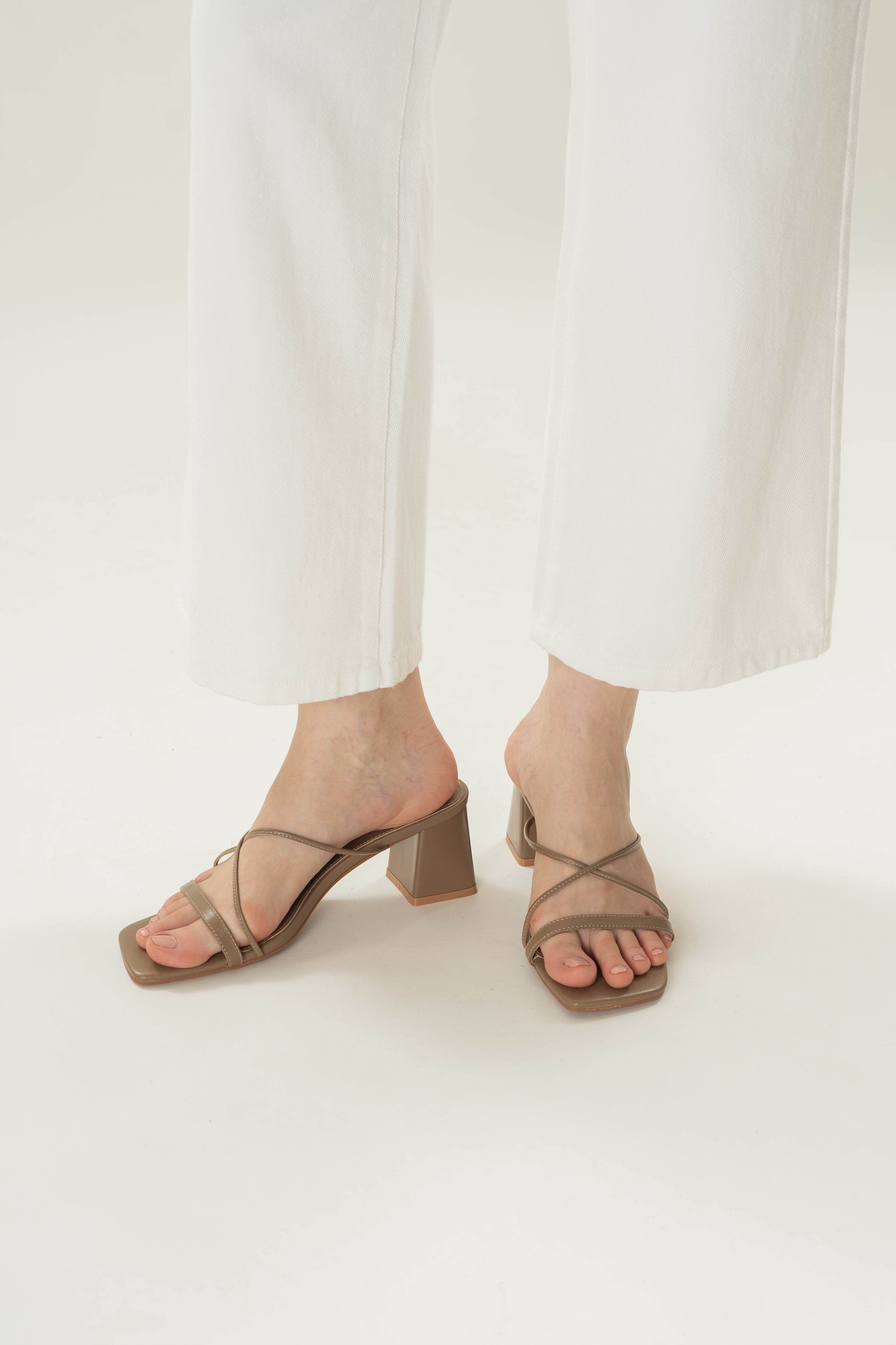 Lais Leather Heels in Oak