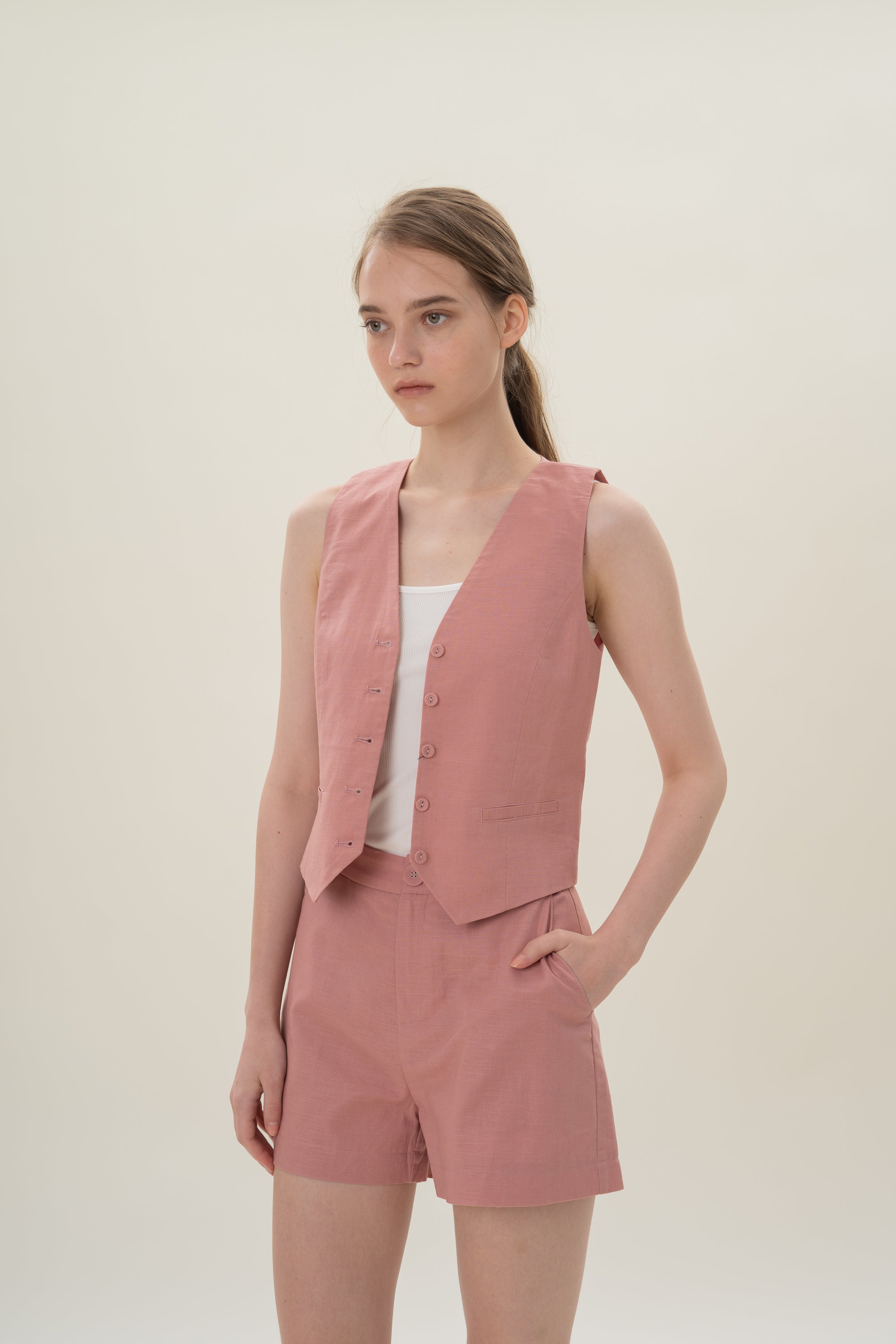 Relaxed Textured Linen Shorts in Tea Rose