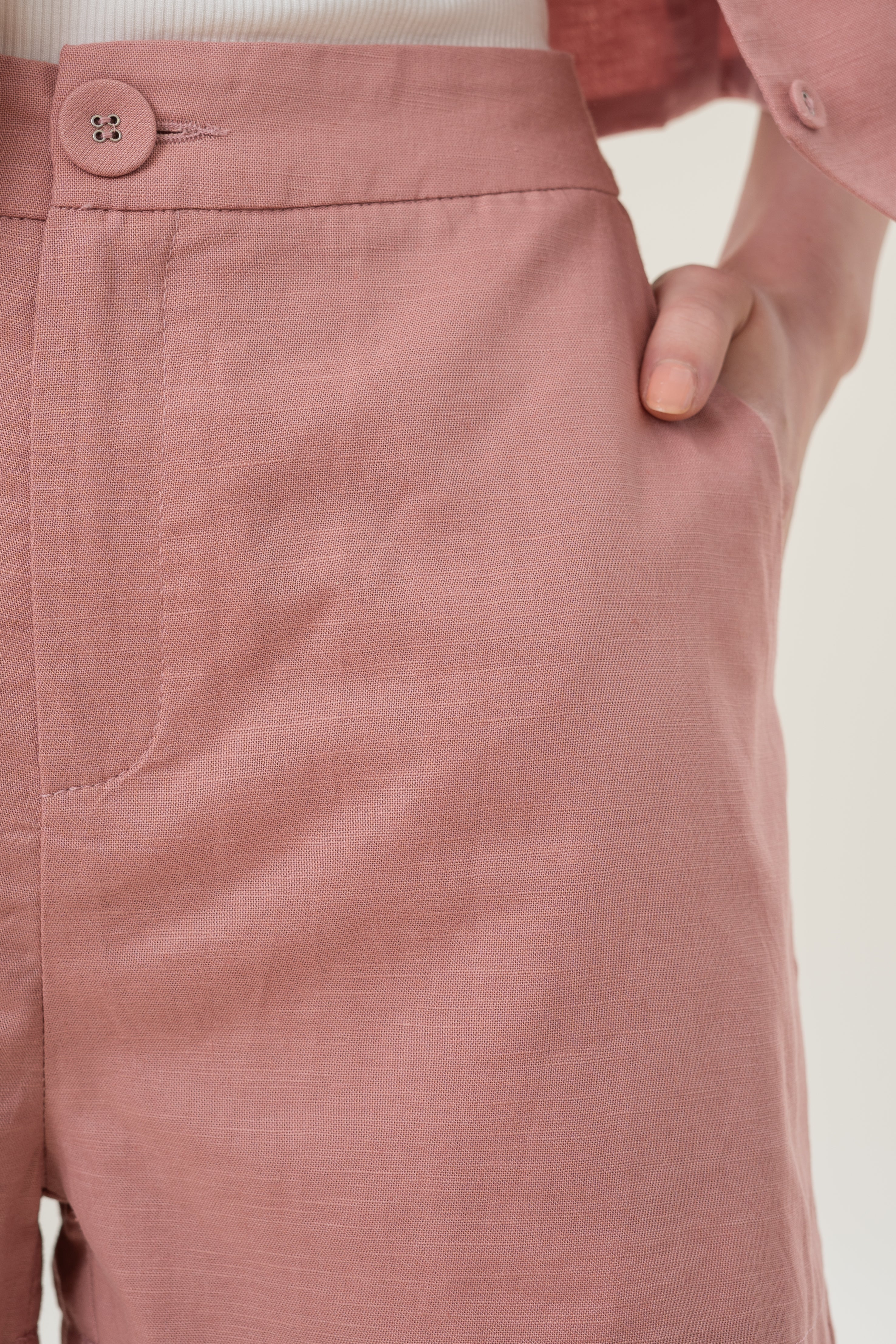 Relaxed Textured Linen Shorts in Tea Rose
