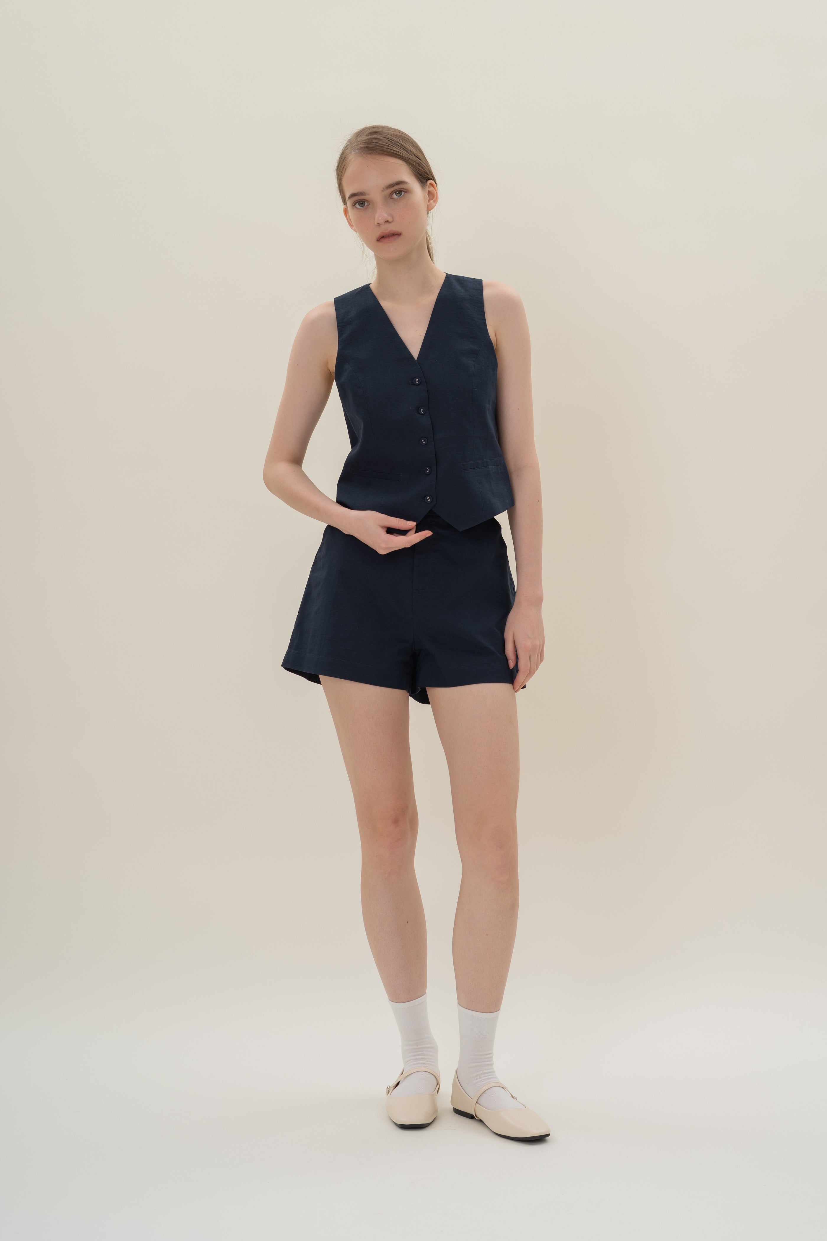 Relaxed Textured Linen Shorts in Midnight