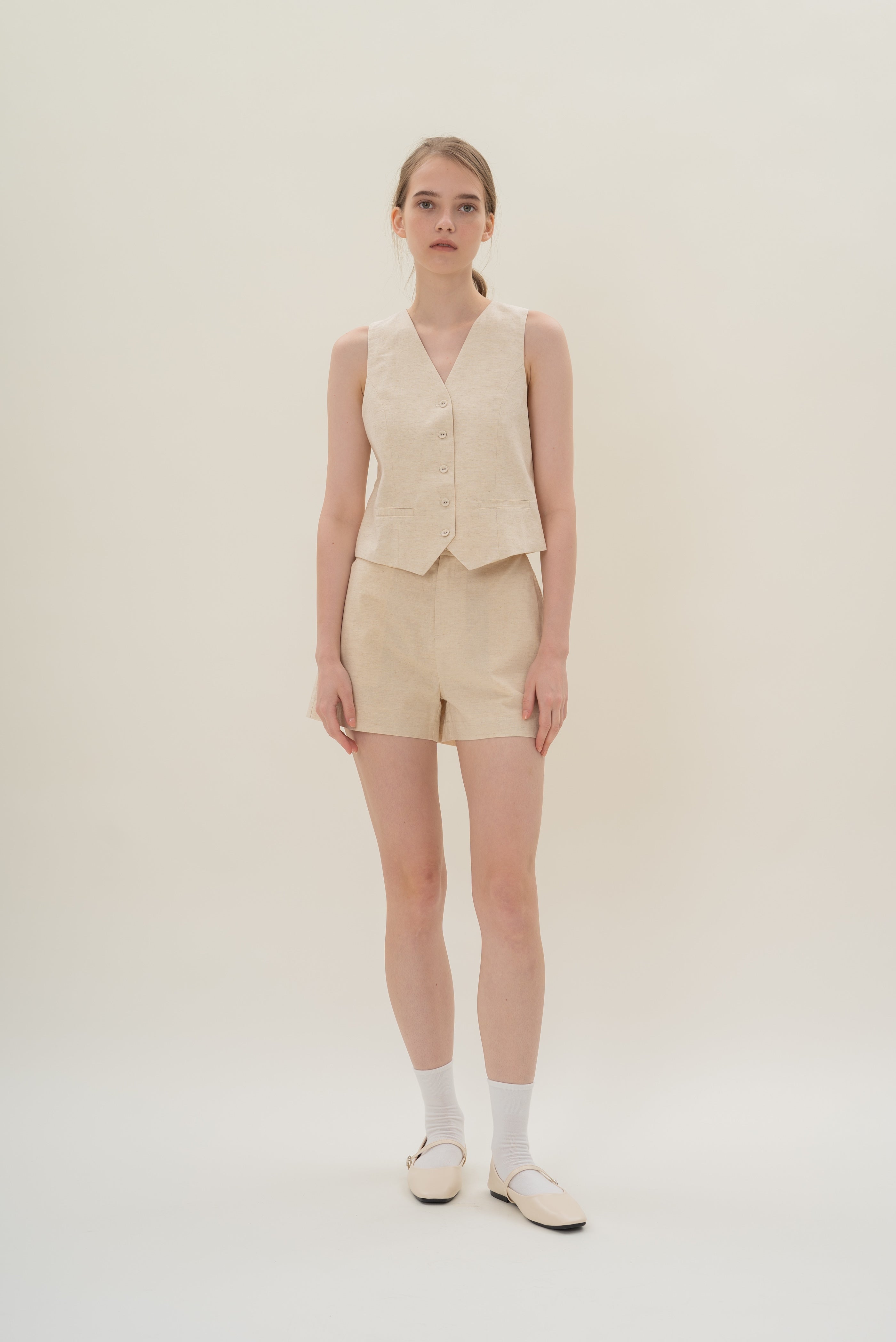 Relaxed Textured Linen Shorts in Natural