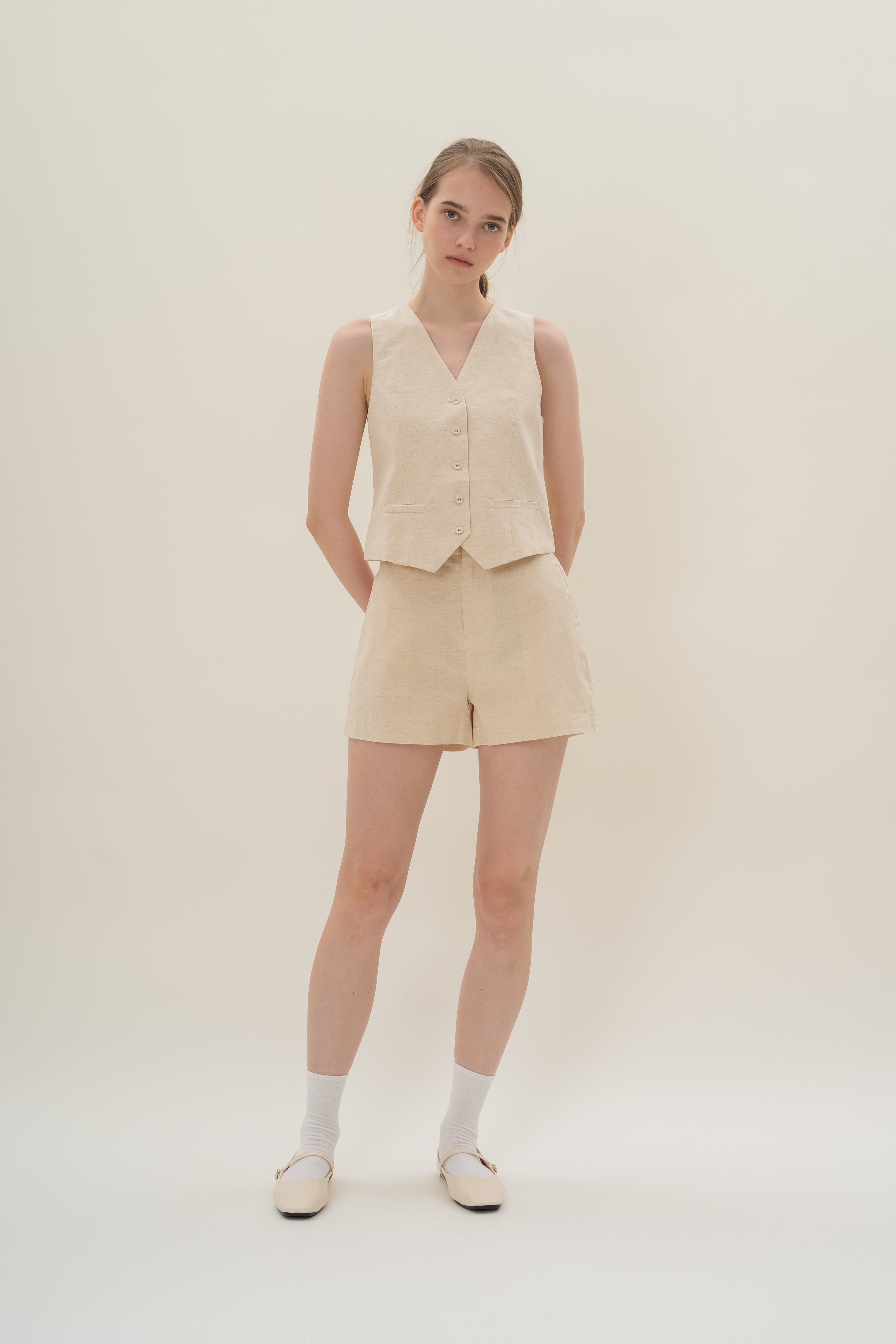 Relaxed Textured Linen Shorts in Natural