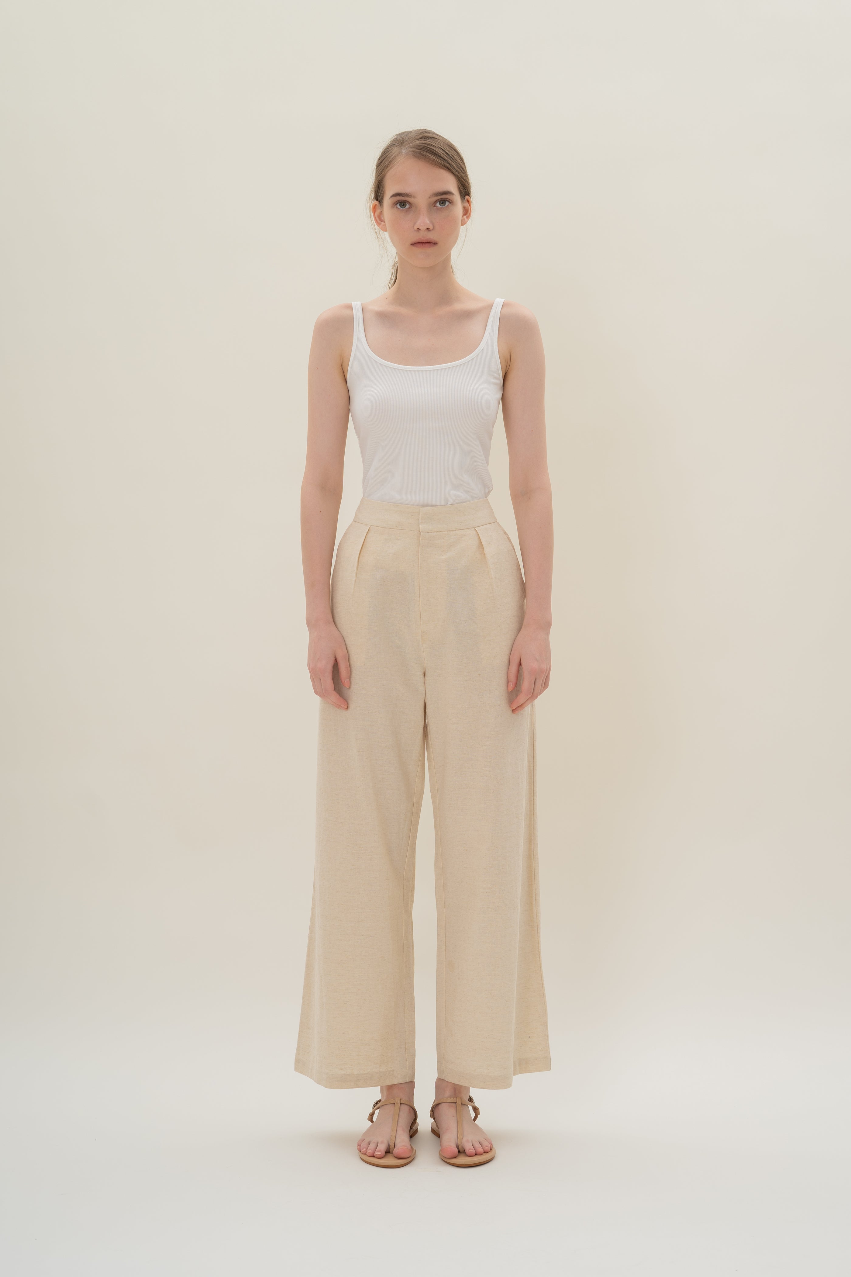 Textured Linen Pleated Trouser in Natural