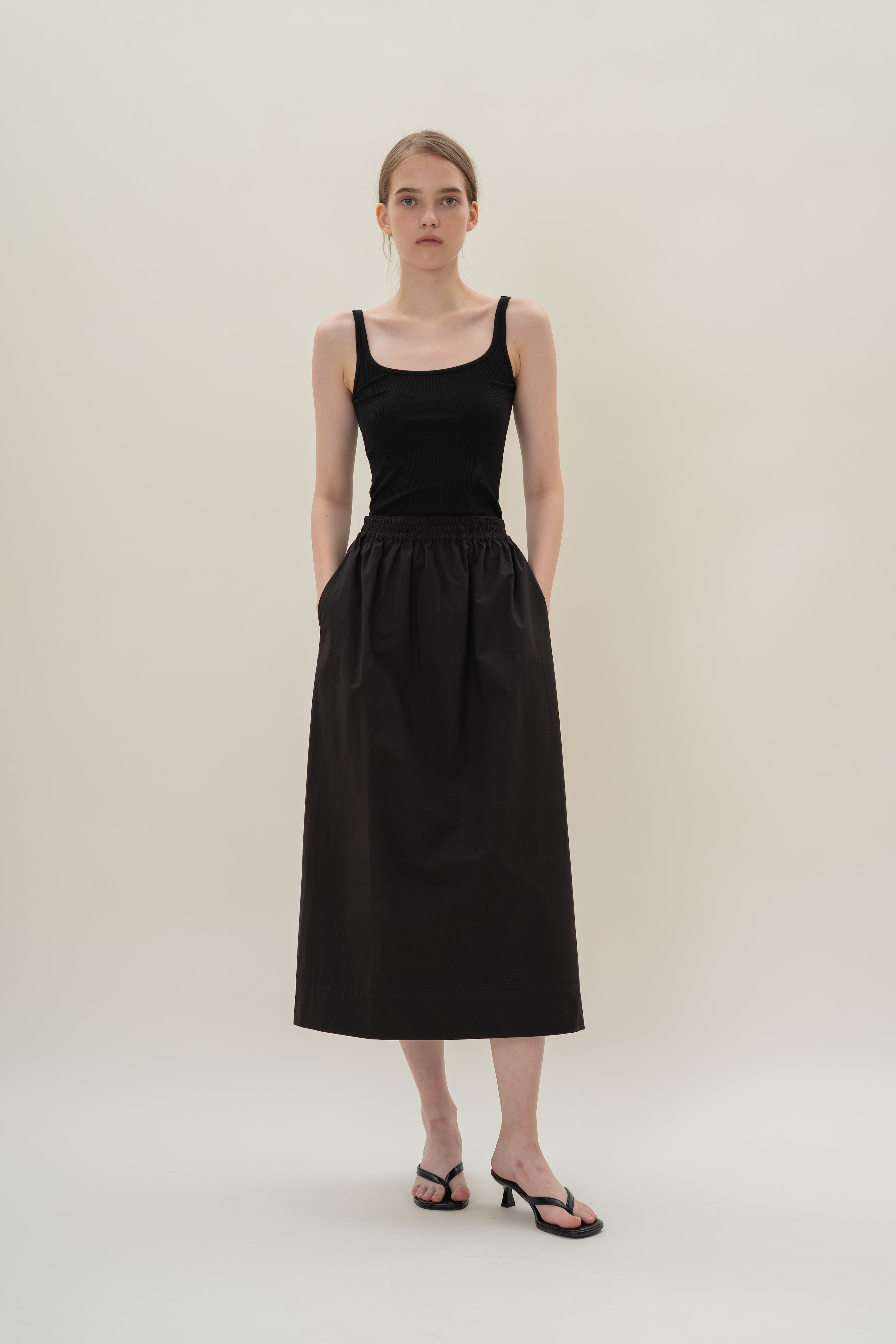 Cotton Poplin Gathered Waist Skirt in Black