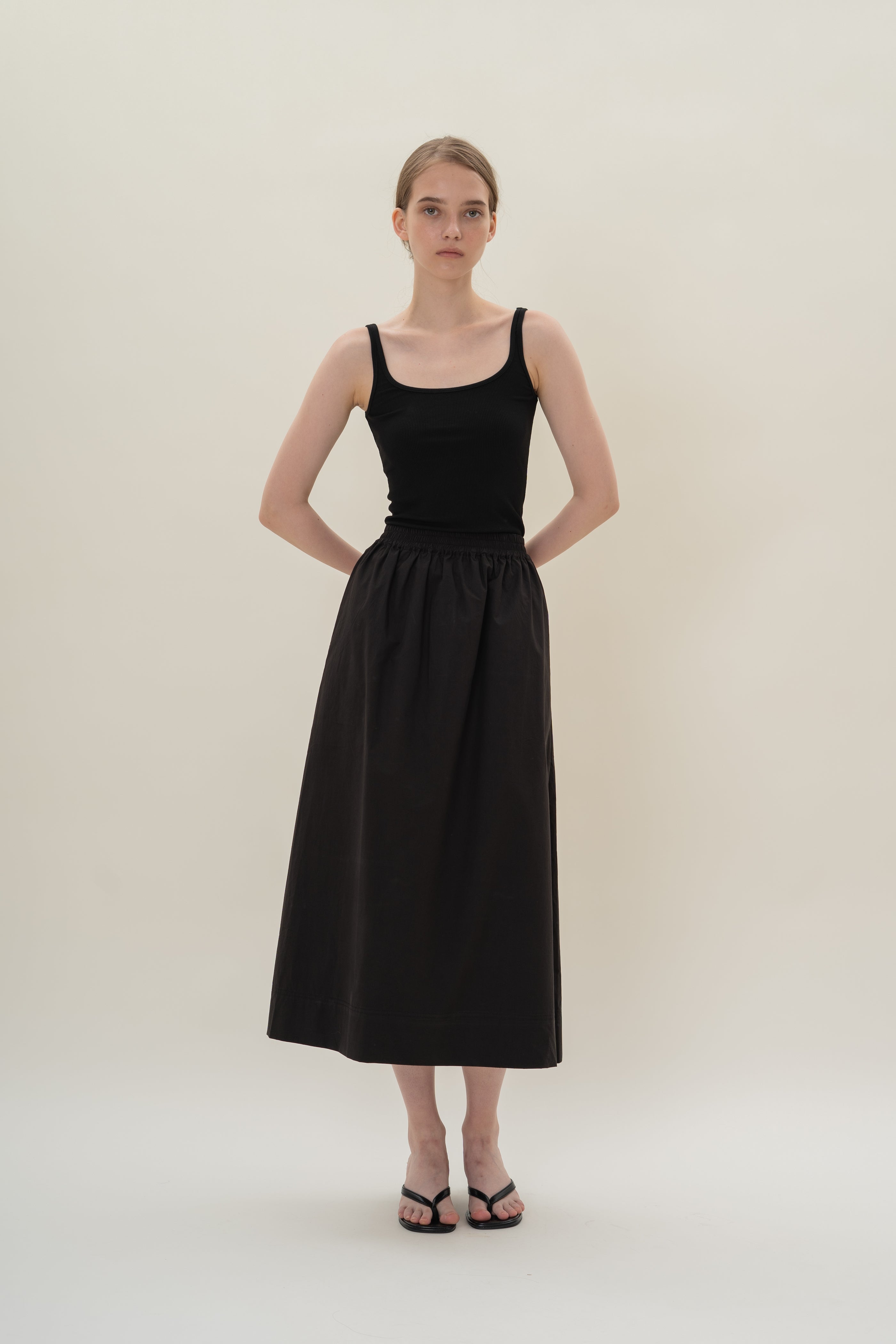 Cotton Poplin Gathered Waist Skirt in Black