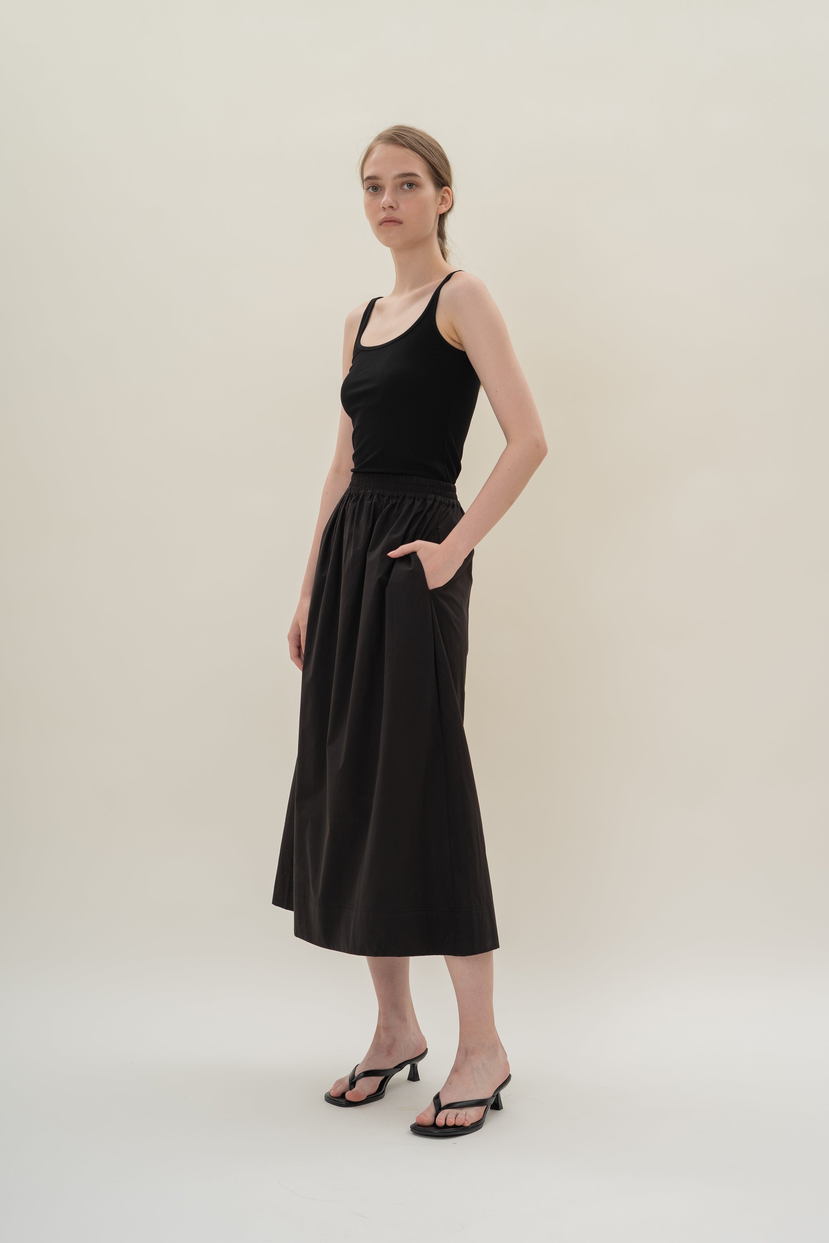 Cotton Poplin Gathered Waist Skirt in Black