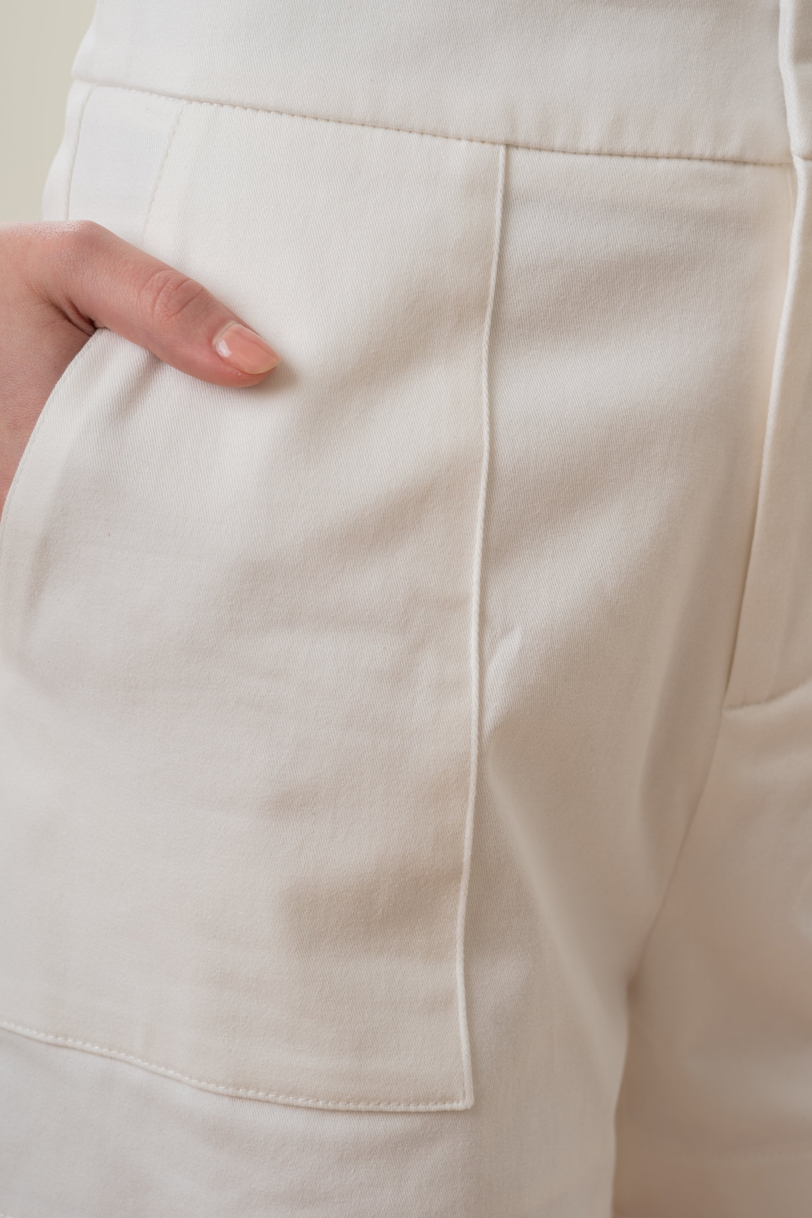 Box Shorts in White