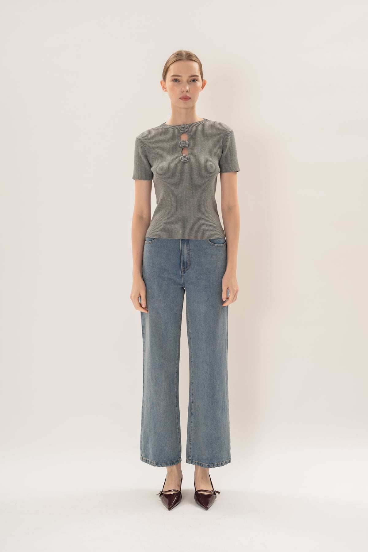 Floral Applique Short Sleeve Knit Top in Heather Grey