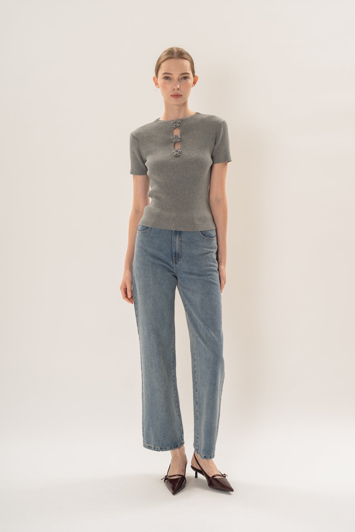 Floral Applique Short Sleeve Knit Top in Heather Grey