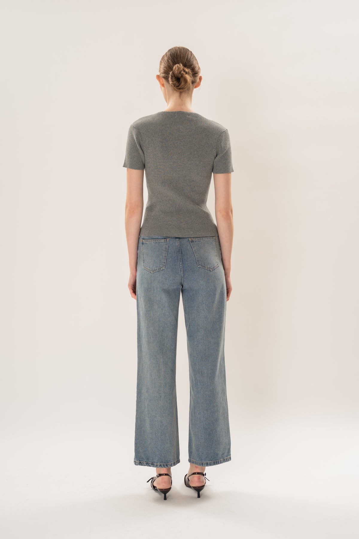 Floral Applique Short Sleeve Knit Top in Heather Grey