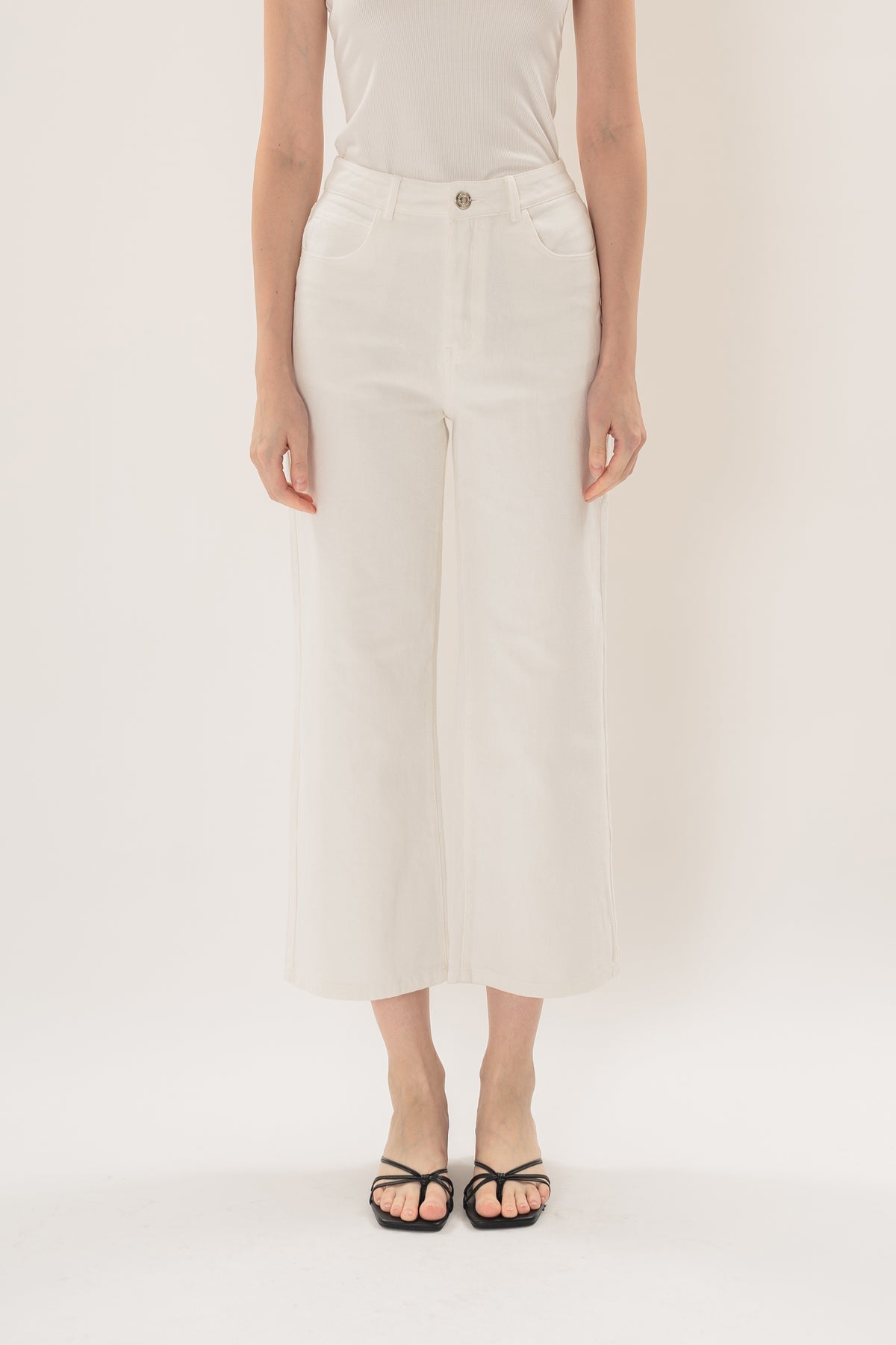 Petite Studios Classic Straight Cut Jeans in White