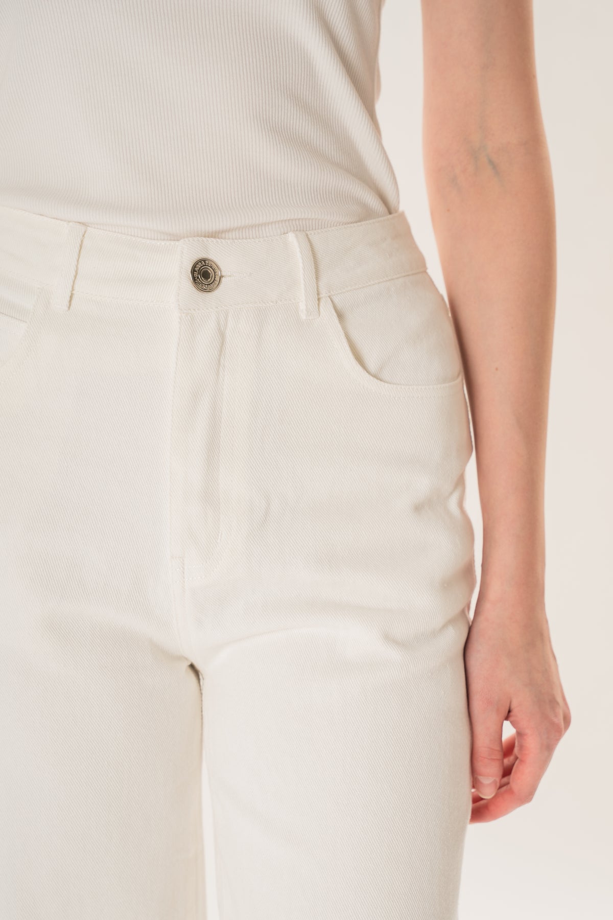 Petite Studios Classic Straight Cut Jeans in White