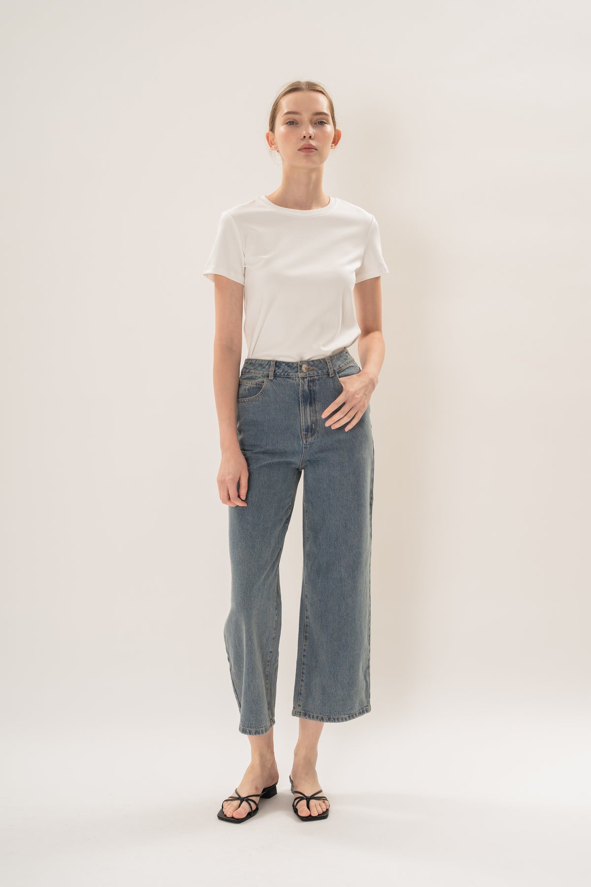 Petite Studios Classic Straight Cut Jeans in Blue Wash