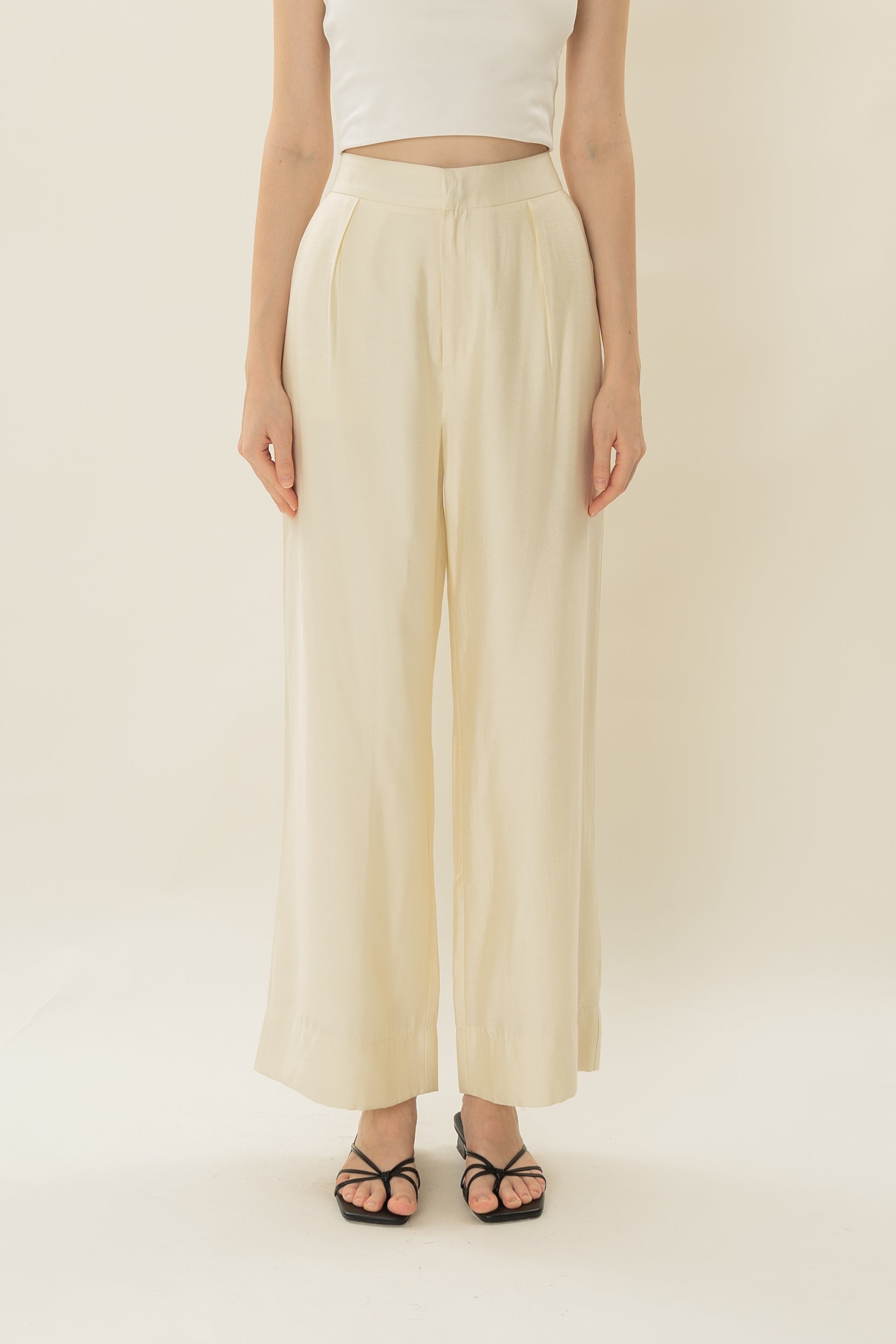 Classic Pleated Trousers in Natural