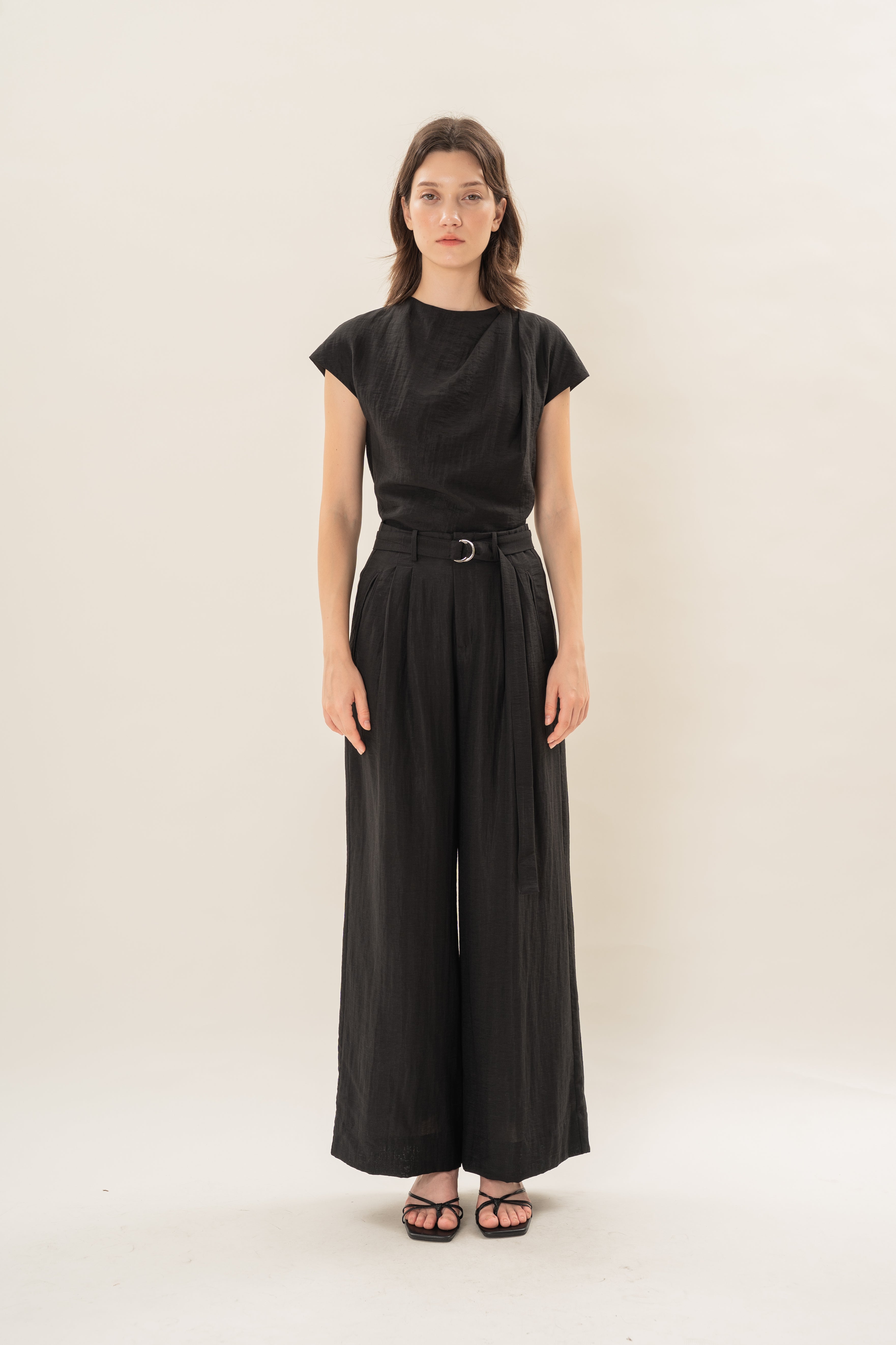 Relaxed Wide Leg Pants in Black