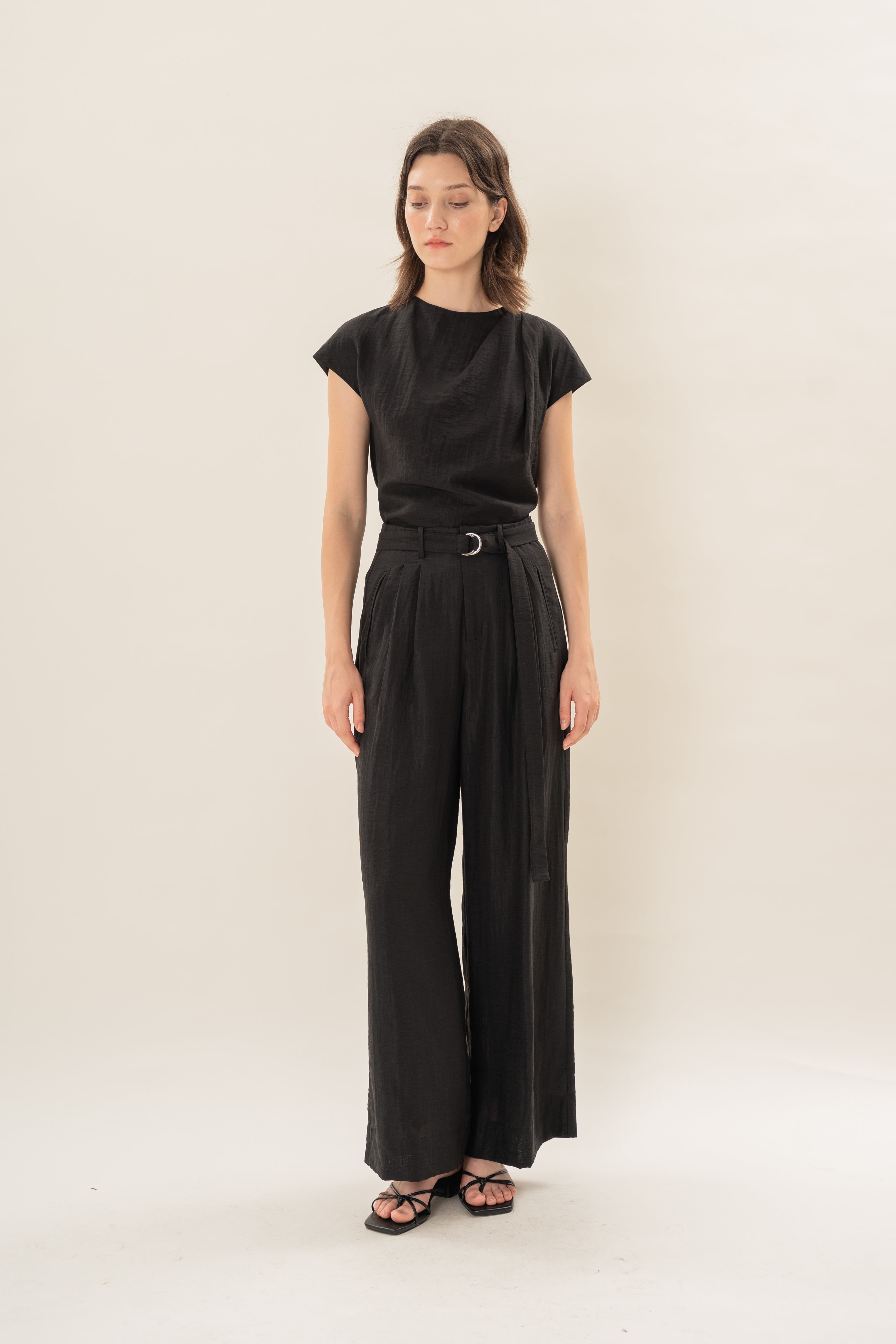 Relaxed Wide Leg Pants in Black
