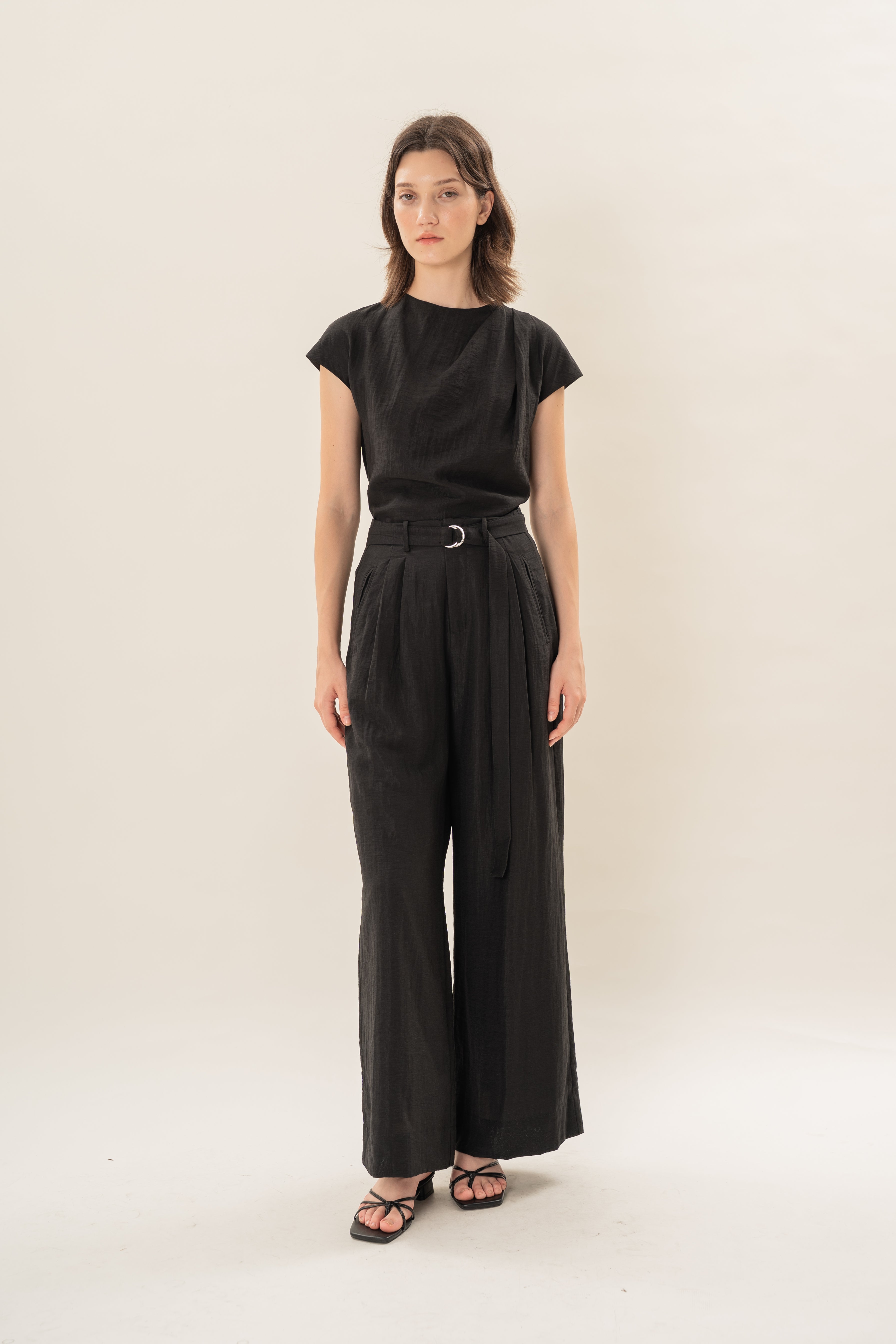 Relaxed Wide Leg Pants in Black