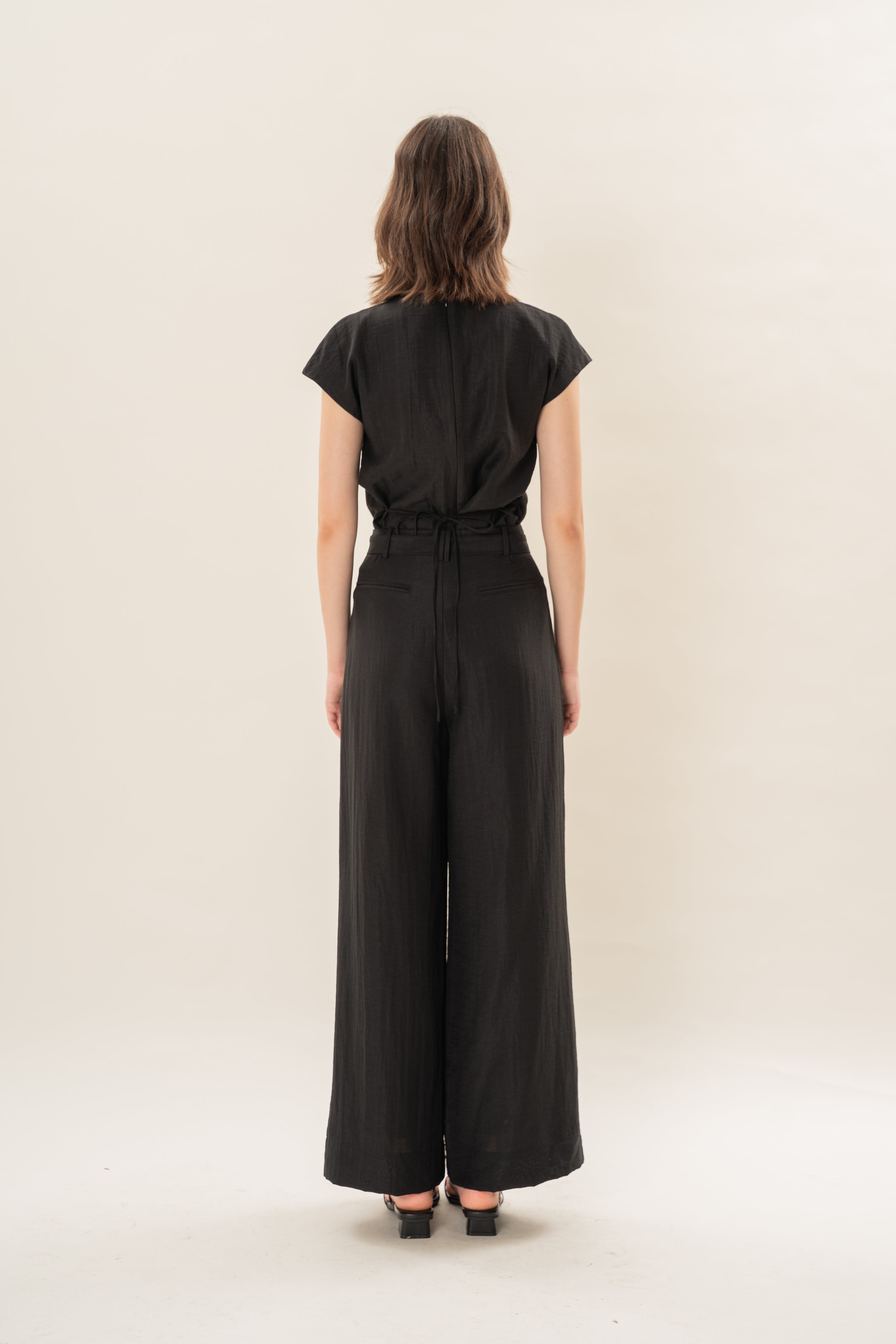 Relaxed Wide Leg Pants in Black