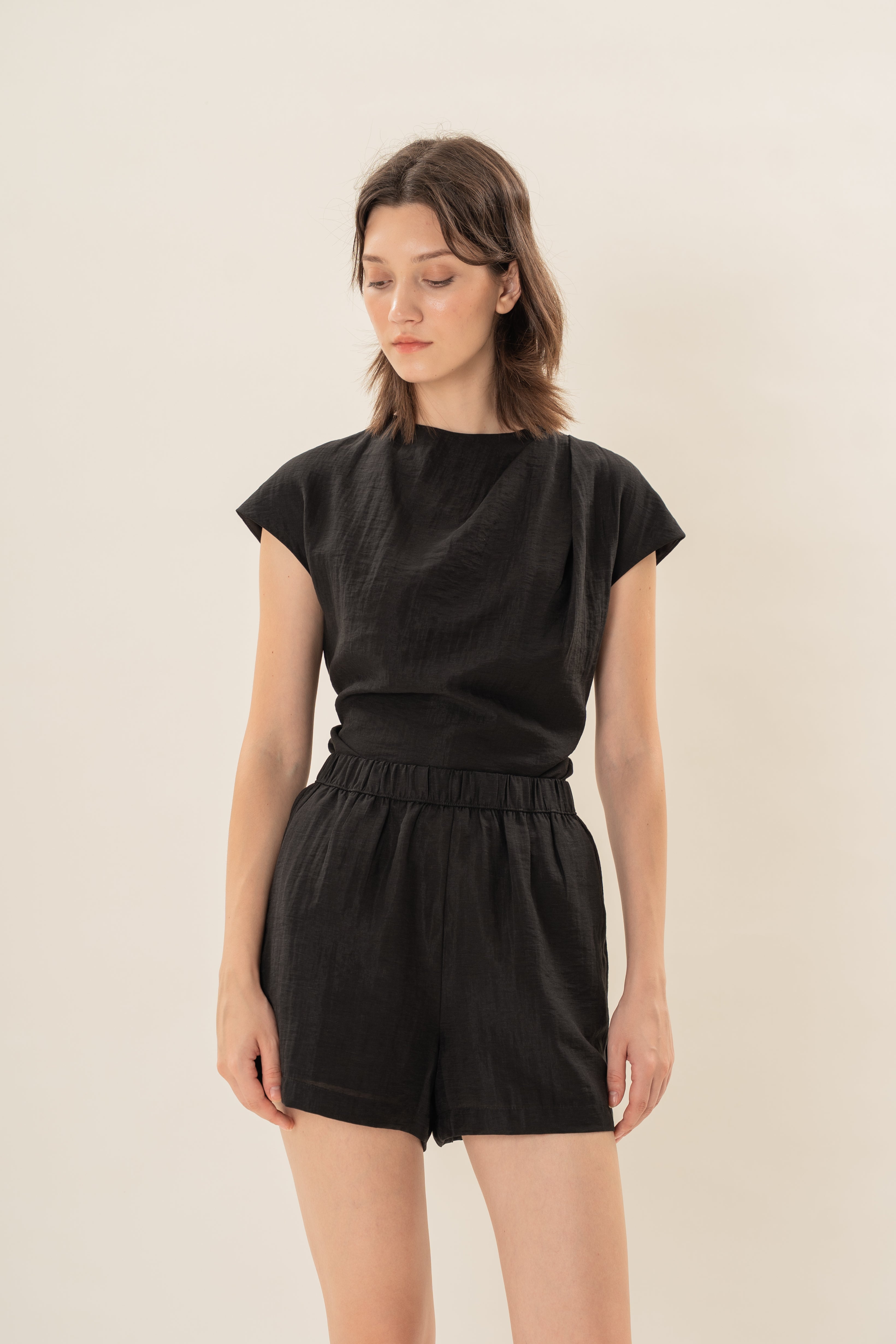 Relaxed Gathered Waist Shorts in Black