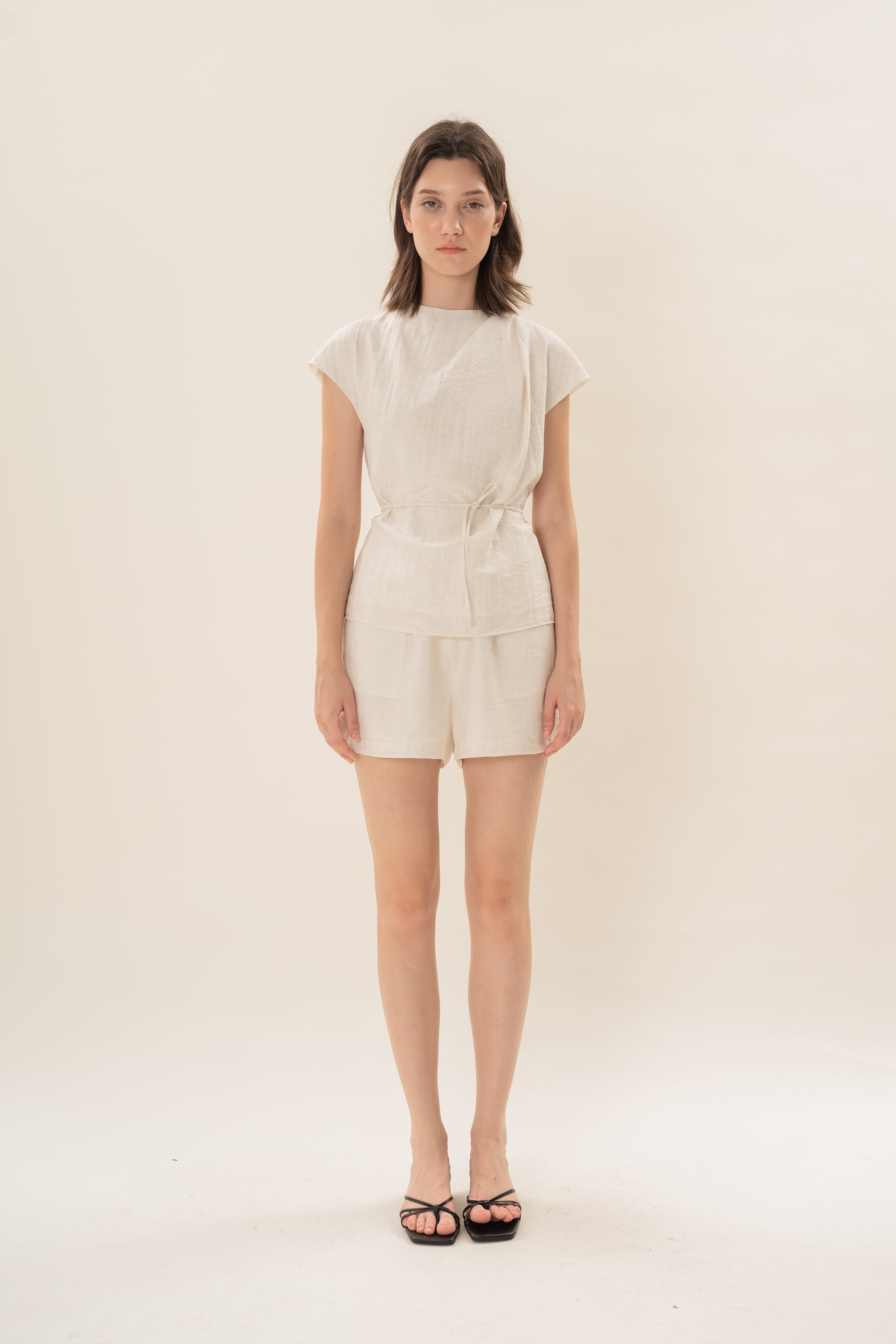 Relaxed Gathered Waist Shorts in Natural
