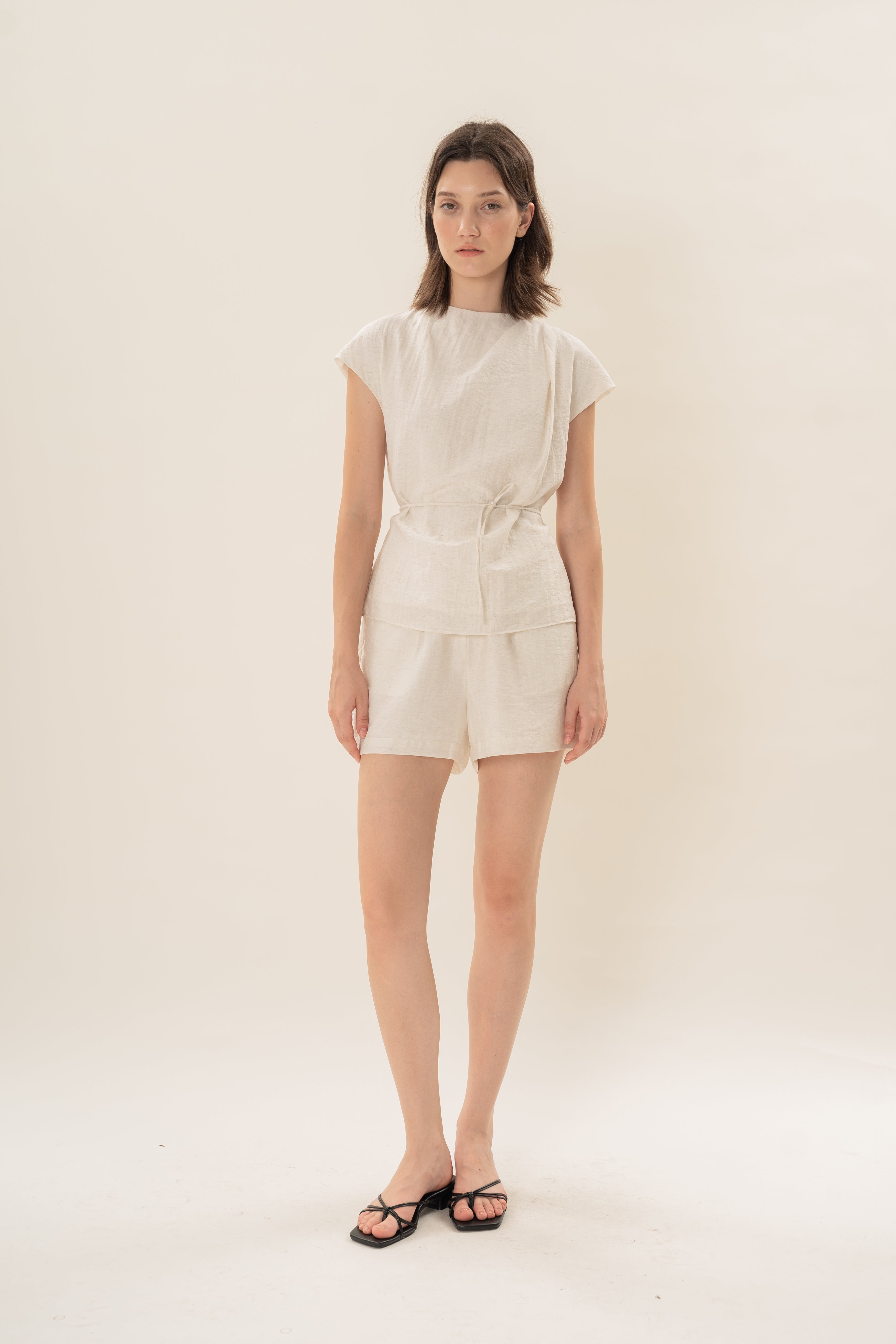 Relaxed Gathered Waist Shorts in Natural