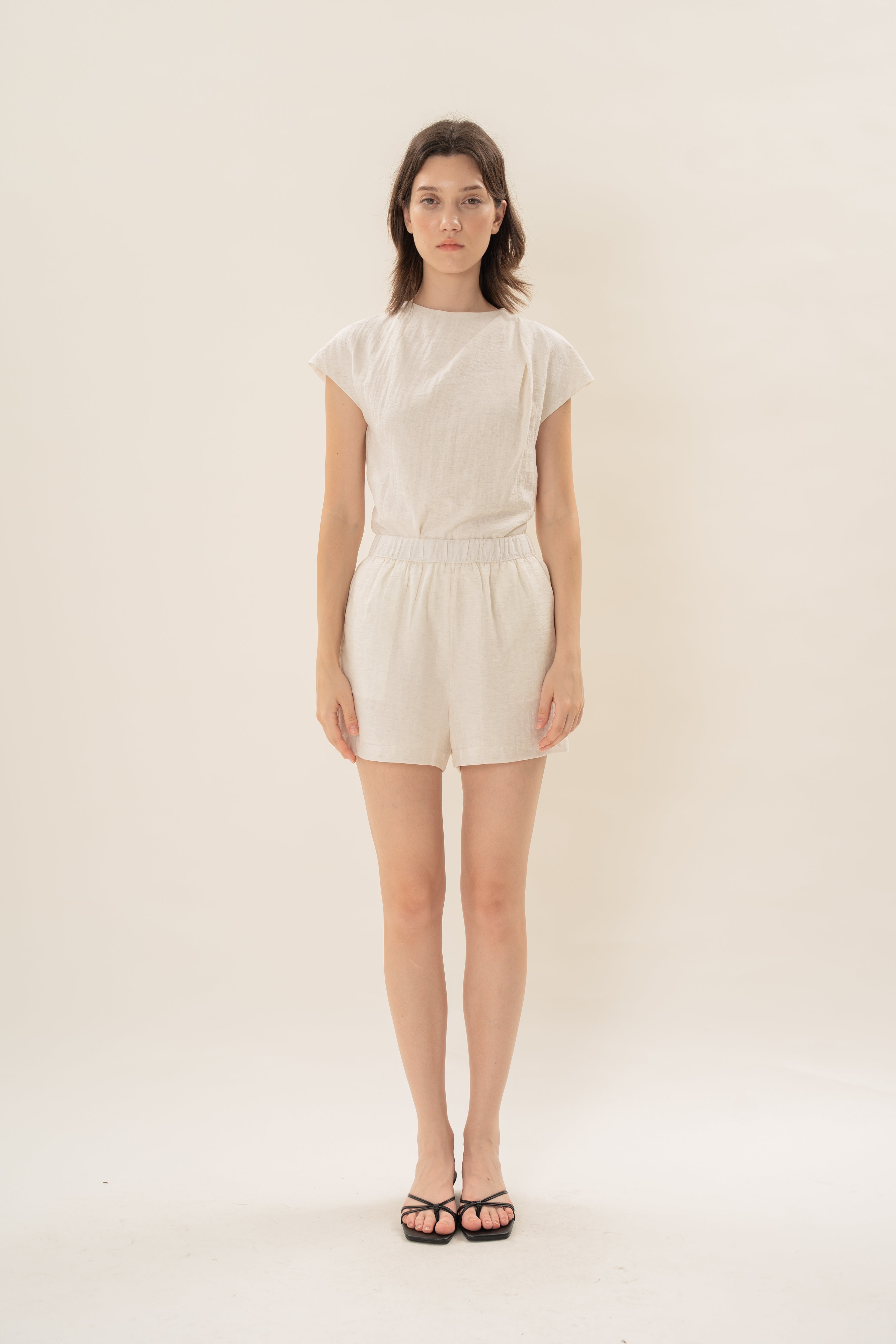 Relaxed Gathered Waist Shorts in Natural