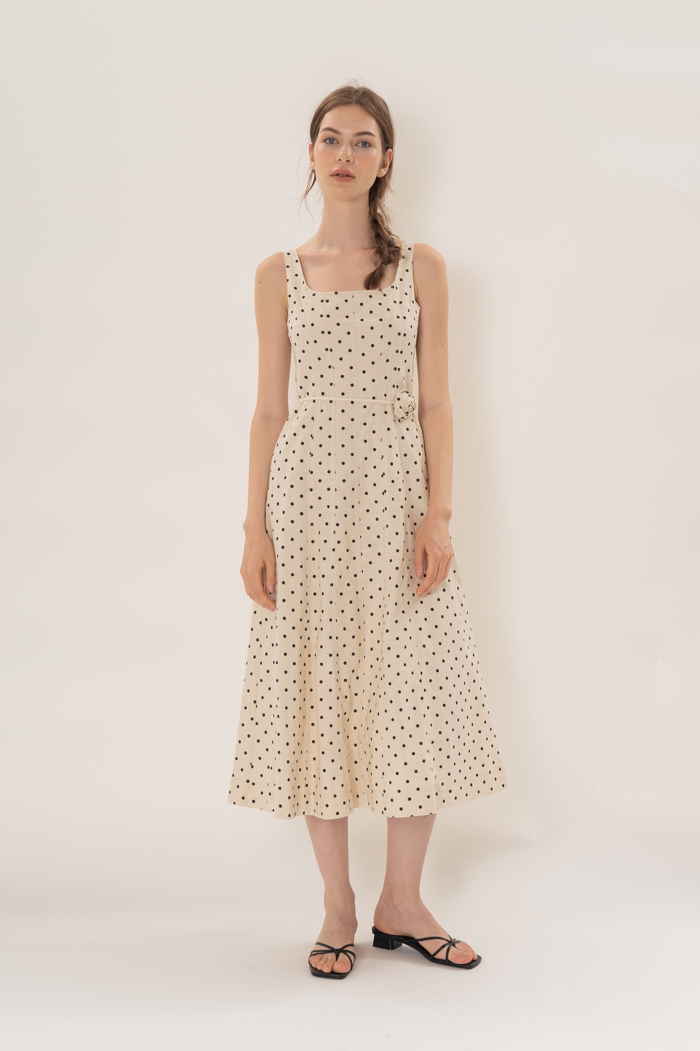 Scoop Neck Midi Dress With Floral Sash in Noir Dot