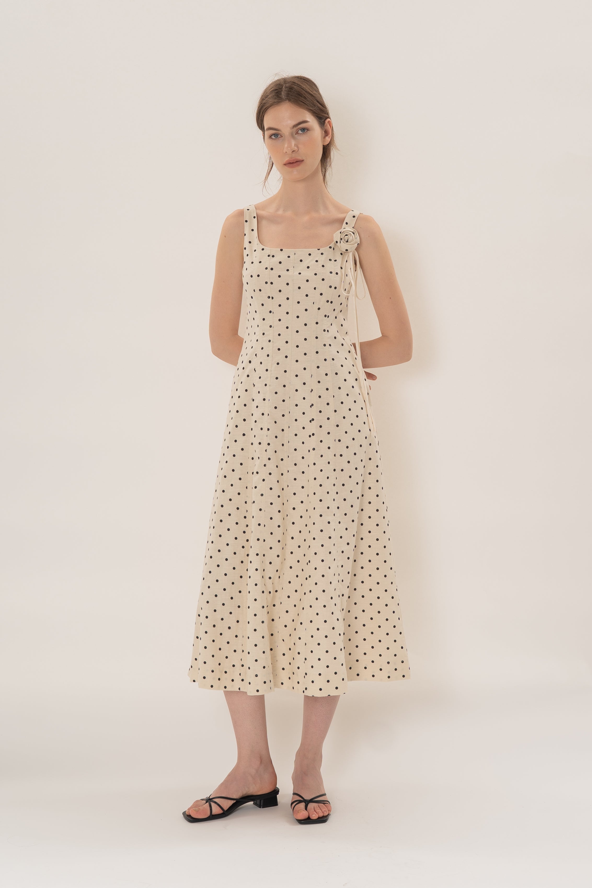 Scoop Neck Midi Dress With Floral Sash in Noir Dot