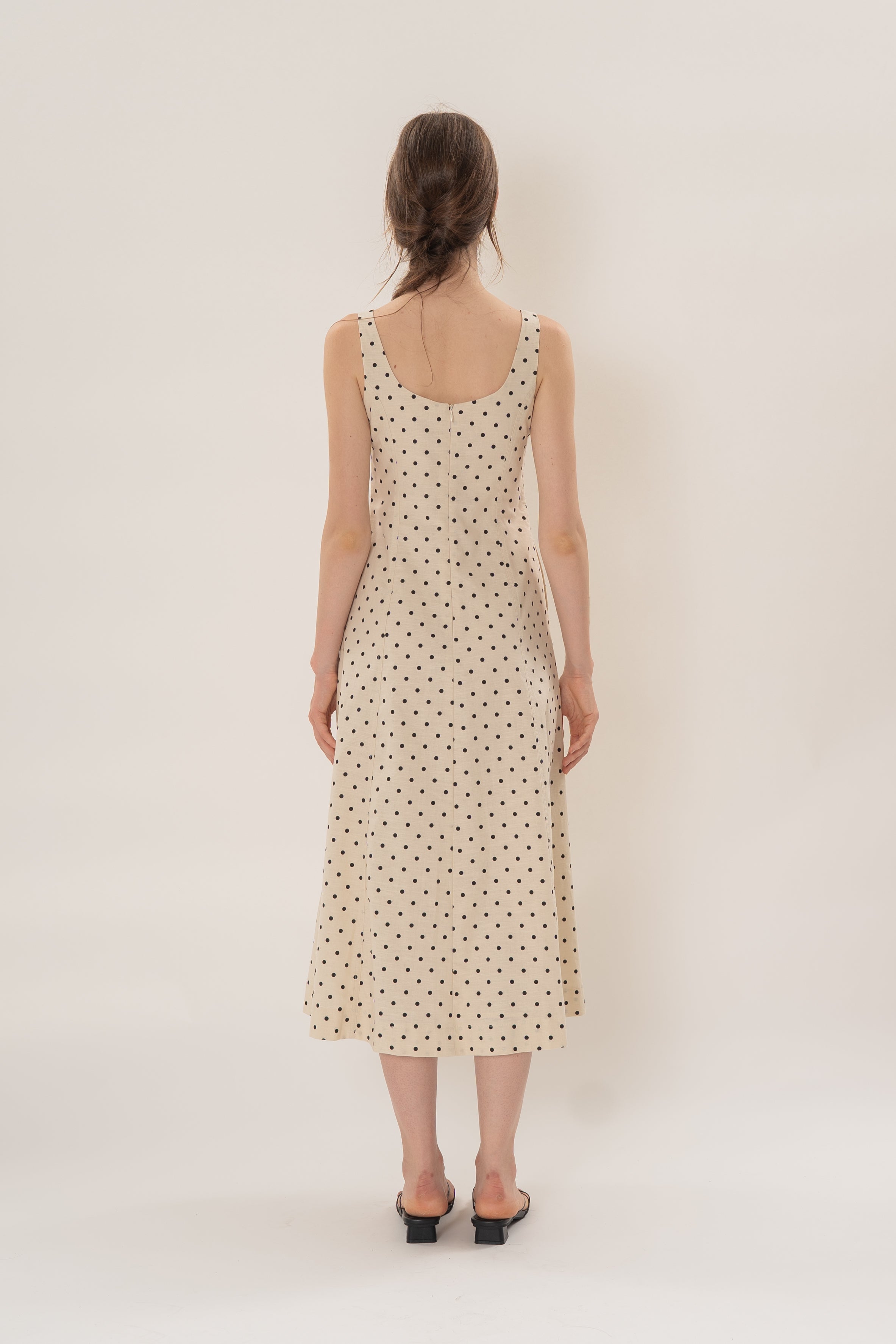 Scoop Neck Midi Dress With Floral Sash in Noir Dot