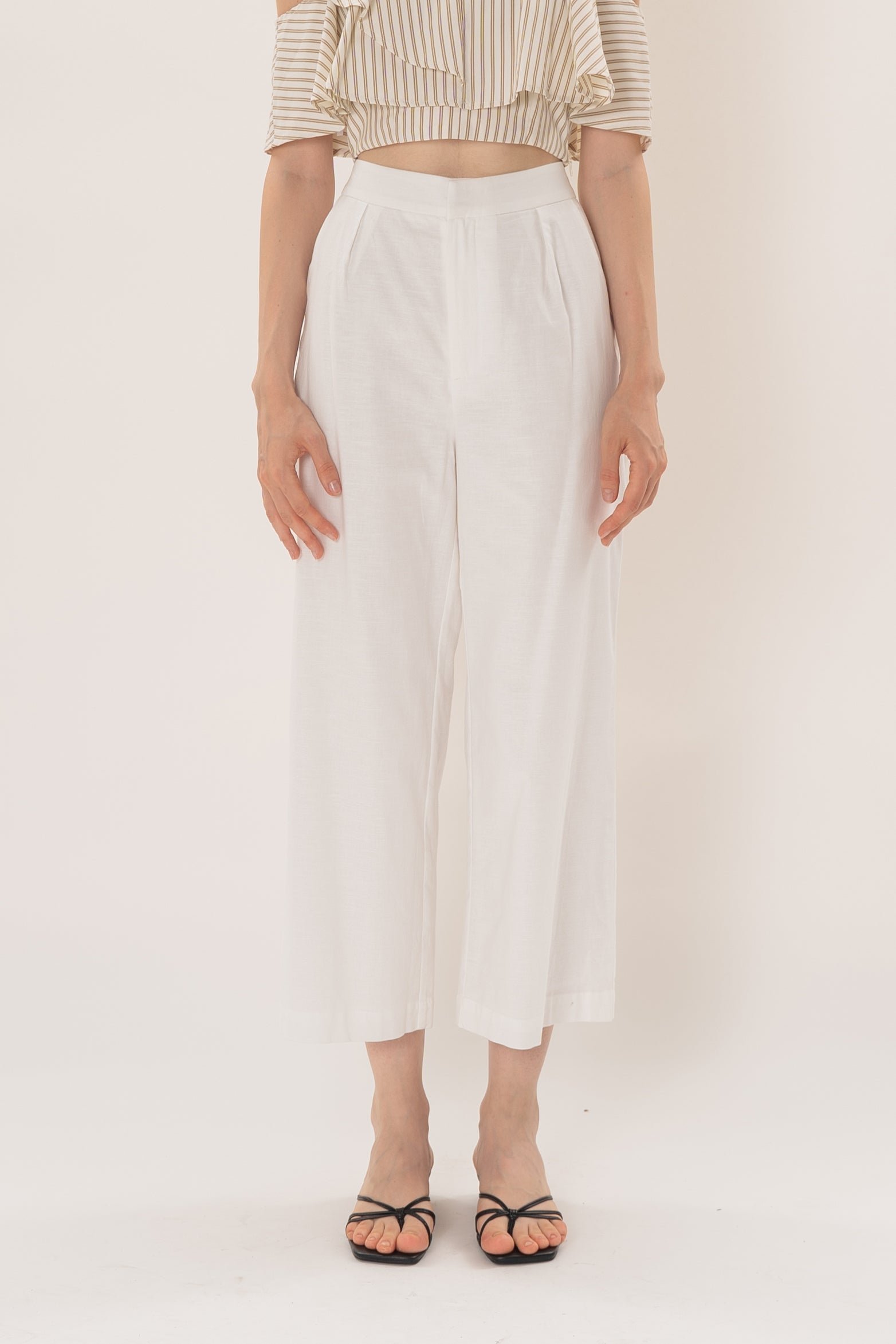 Petite Textured Linen Pleated Trousers in White