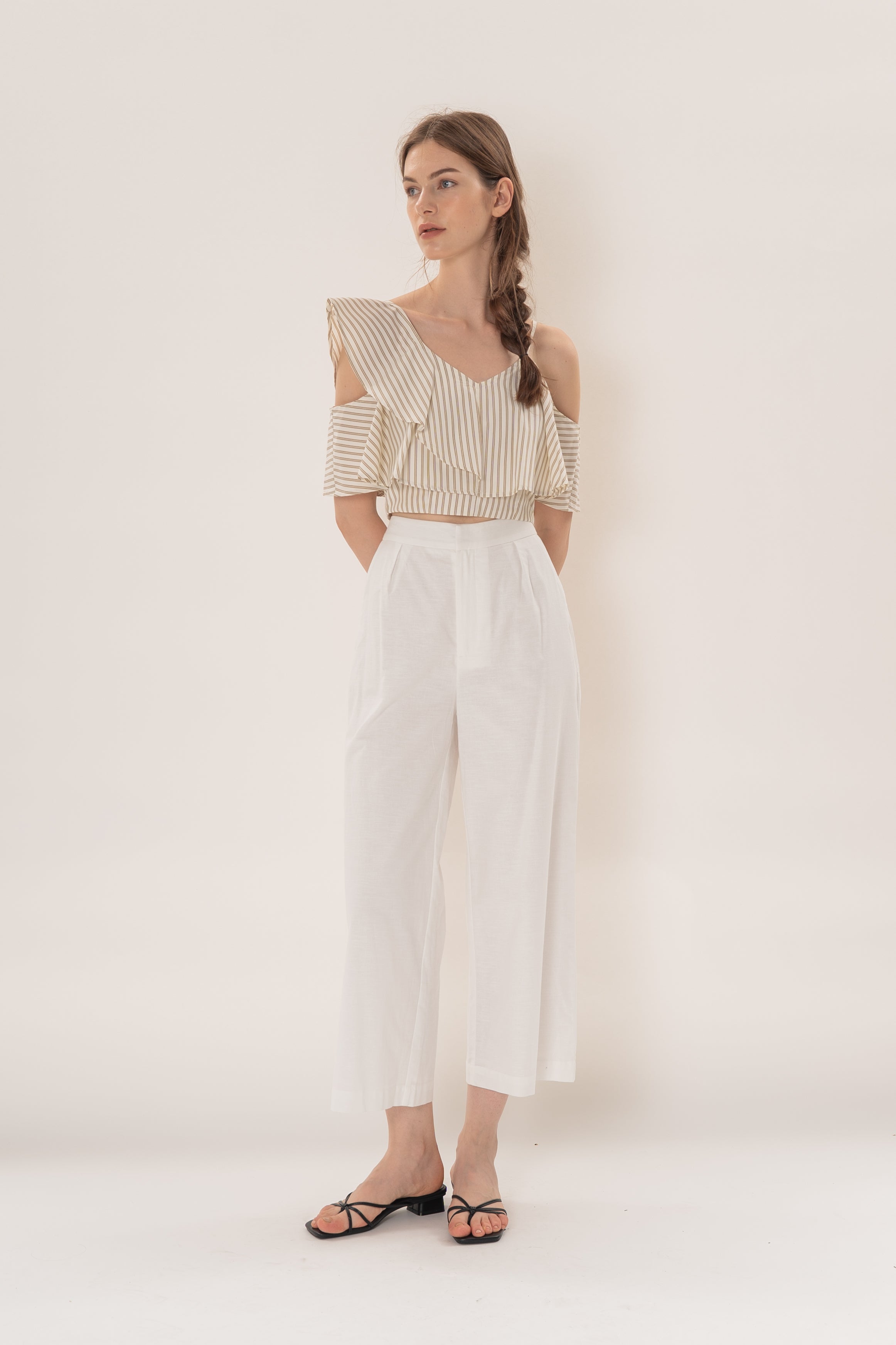 Petite Textured Linen Pleated Trousers in White