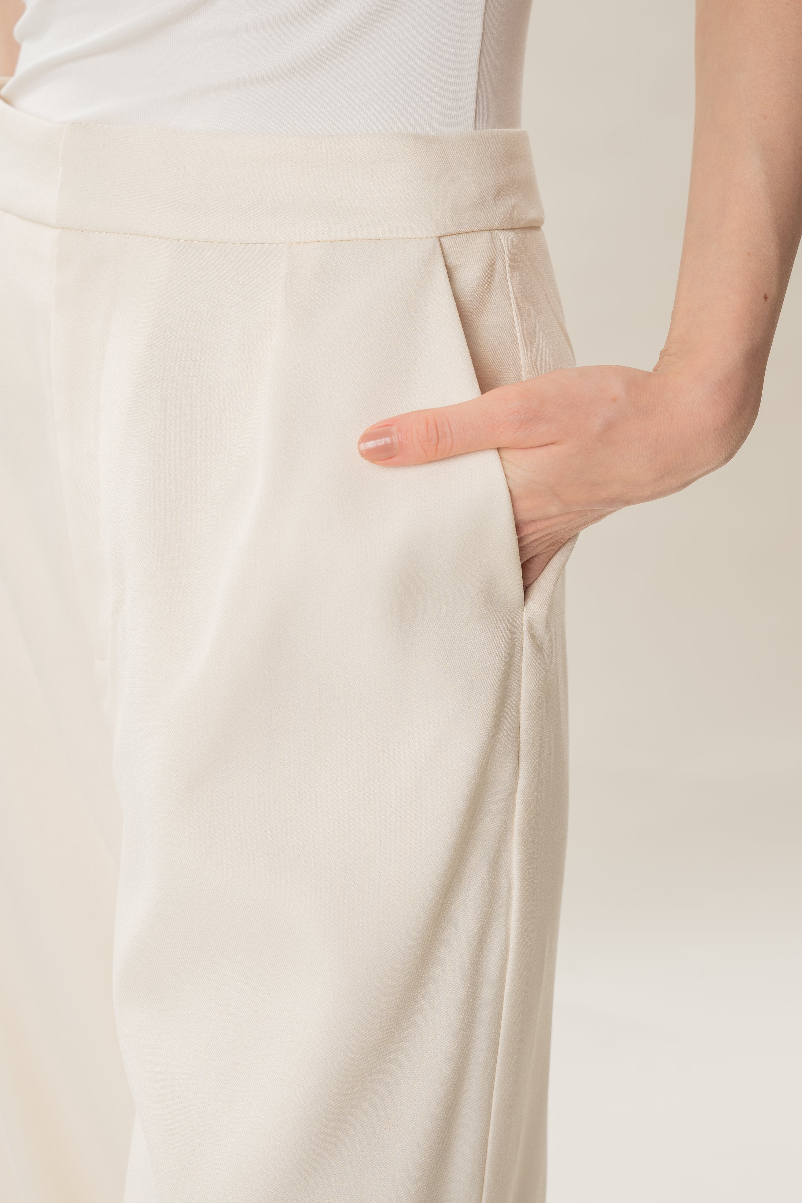Classic Pleated Trousers in Ivory