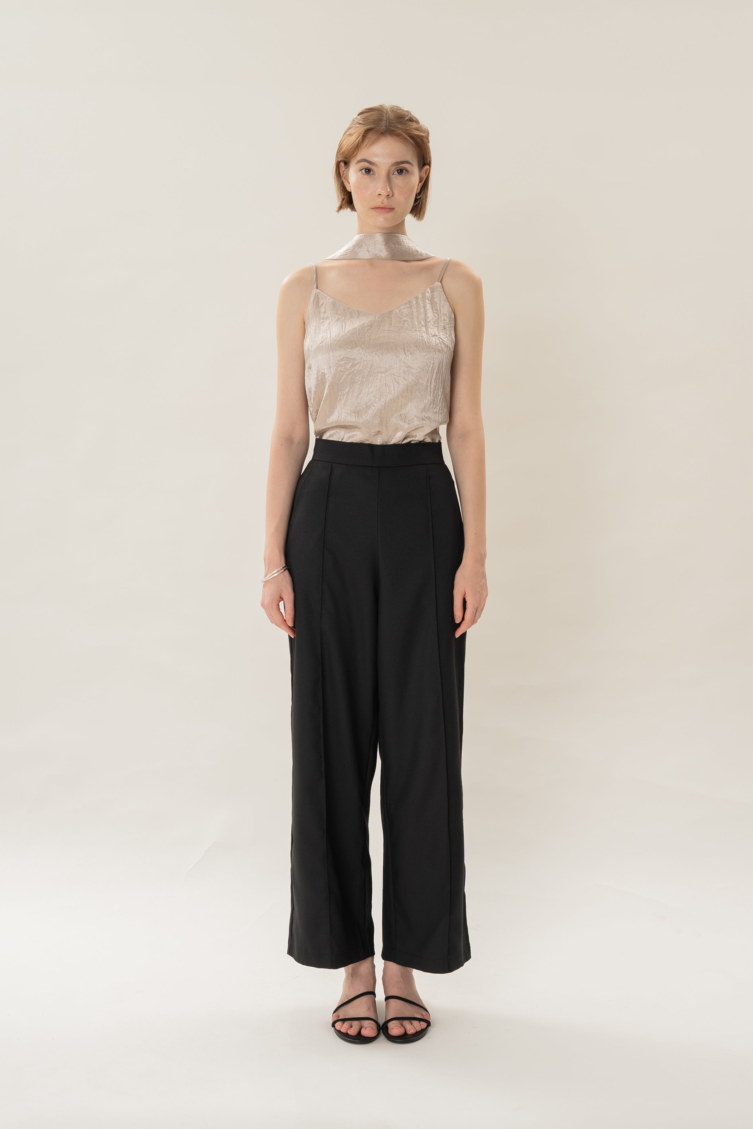 High Waisted Wide Legged Trousers W Foldlines in Black