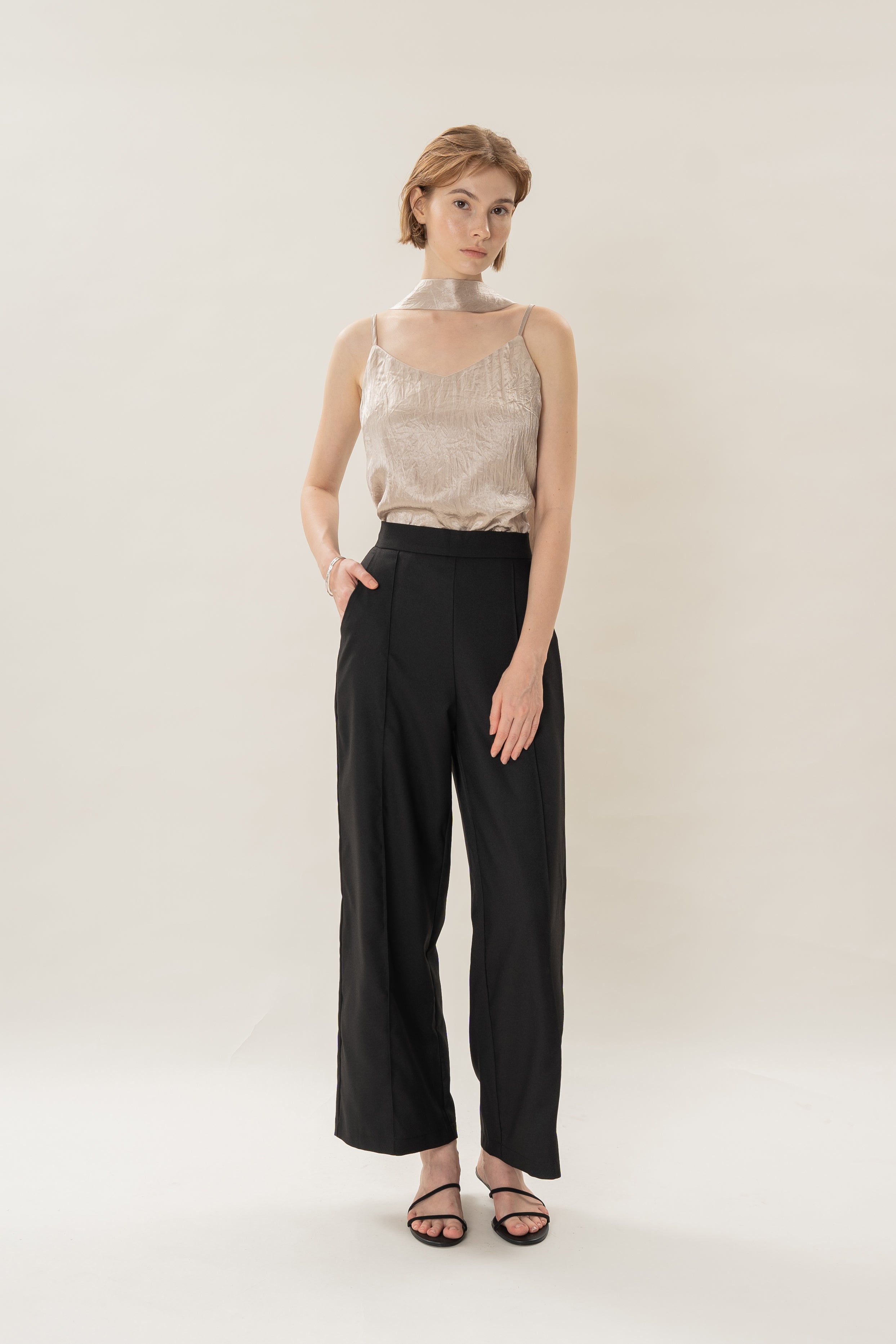 High Waisted Wide Legged Trousers W Foldlines in Black