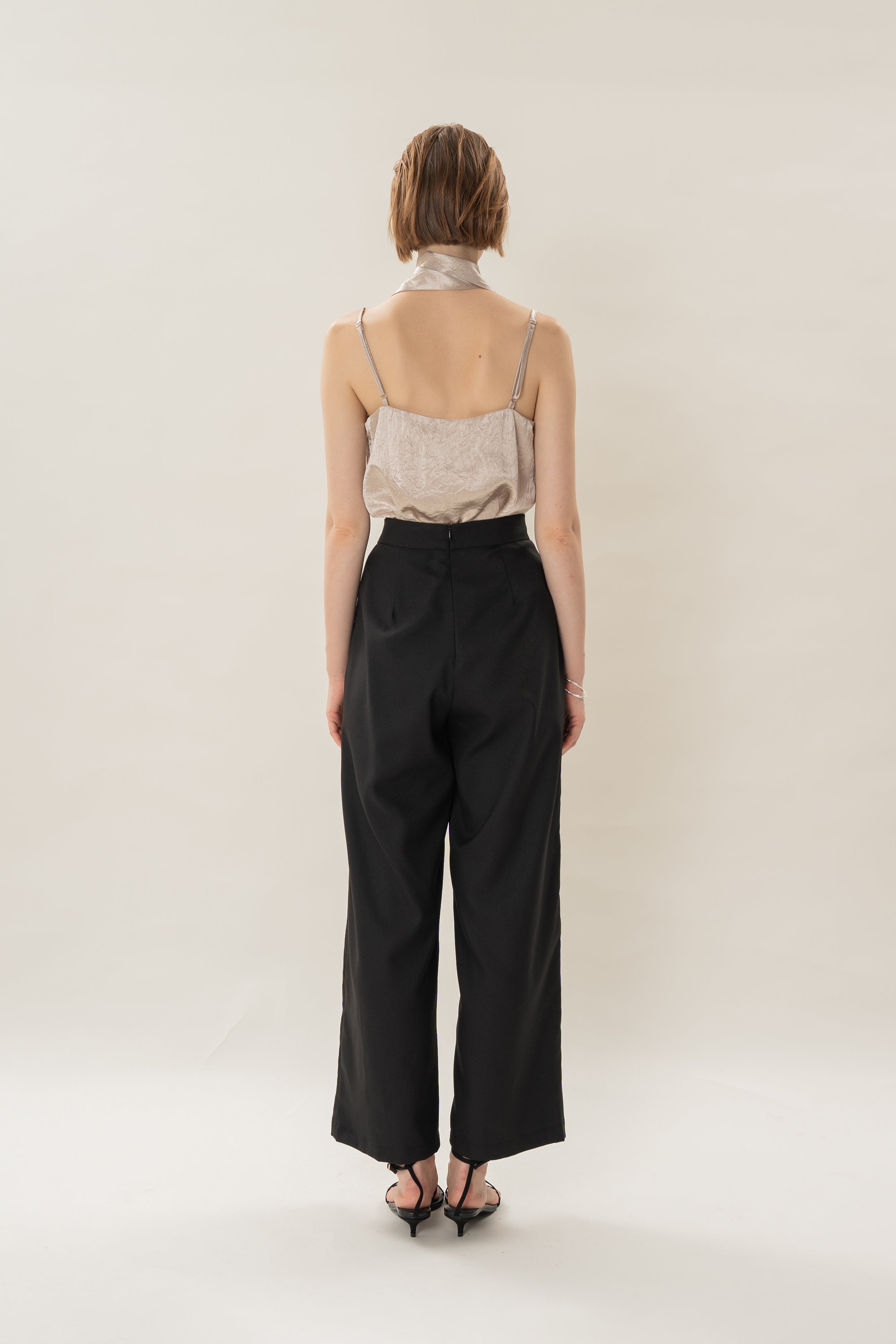 High Waisted Wide Legged Trousers W Foldlines in Black