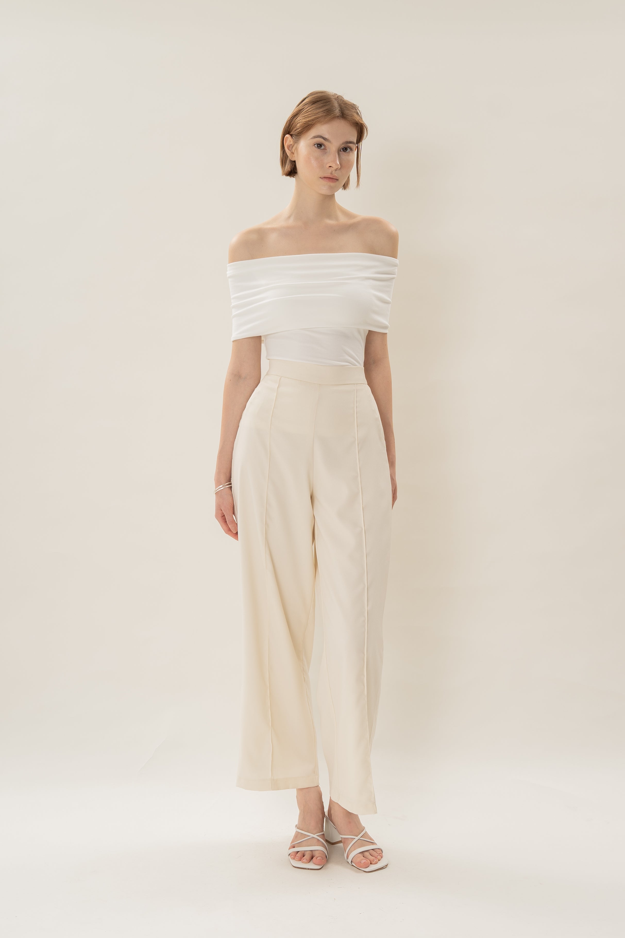 High Waisted Wide Legged Trousers W Foldlines in Natural